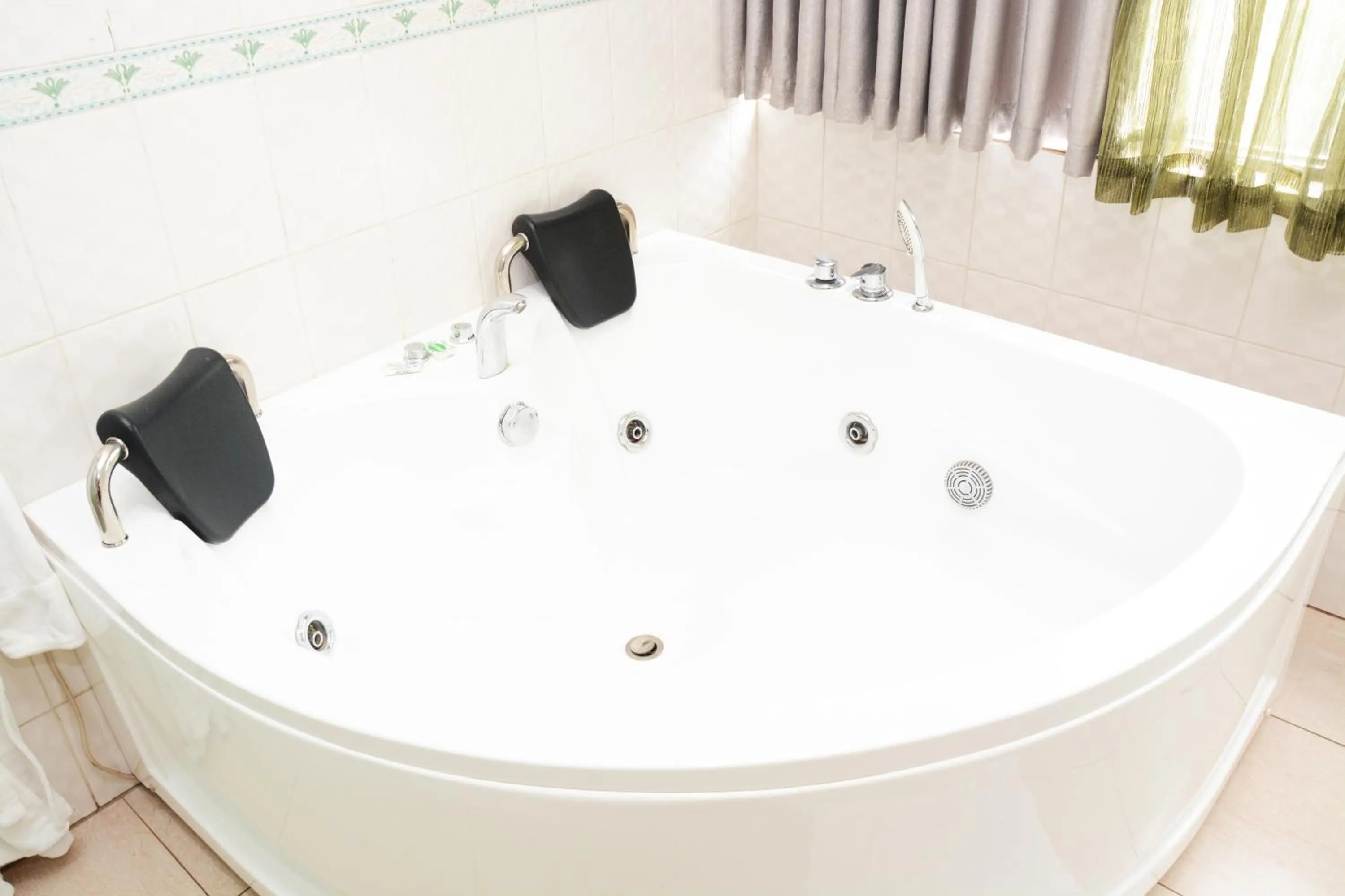 Hot Tub in Five to Five Hotel