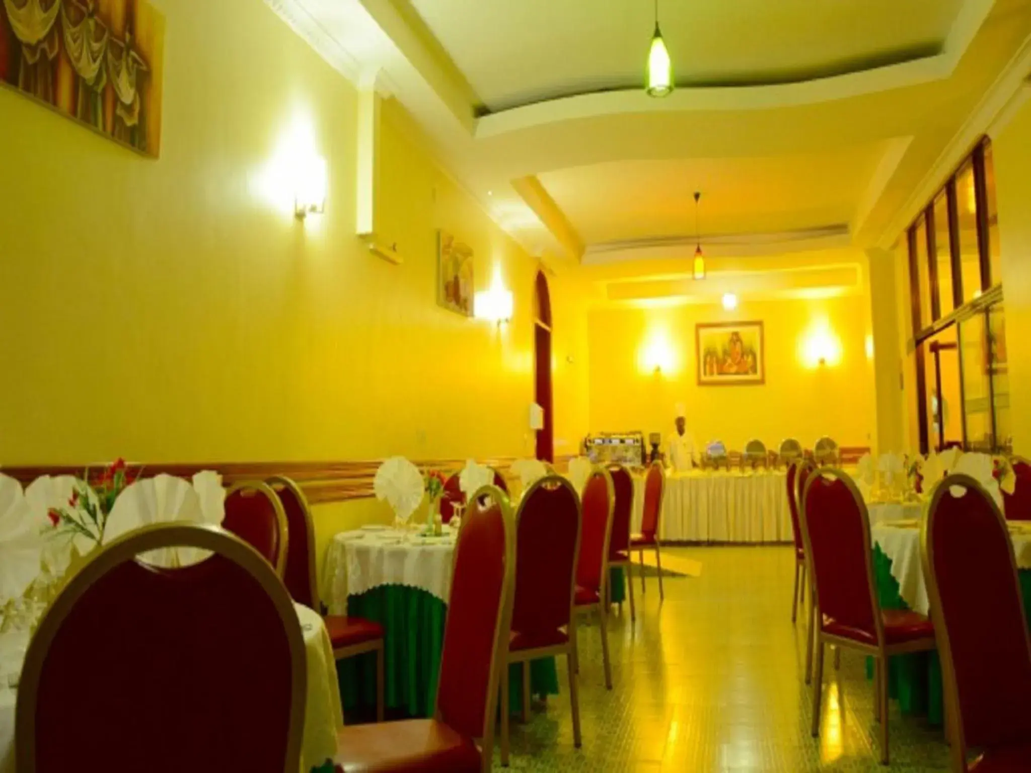 Restaurant/places to eat in Five to Five Hotel Restaurant/places to eat in Five to Five Hotel