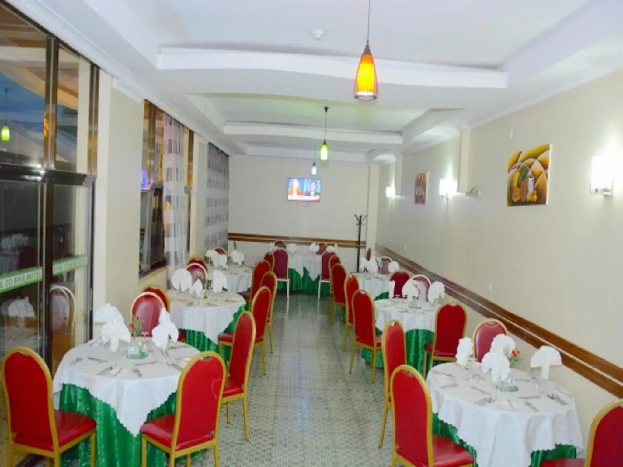 Restaurant/places to eat in Five to Five Hotel Restaurant/places to eat in Five to Five Hotel