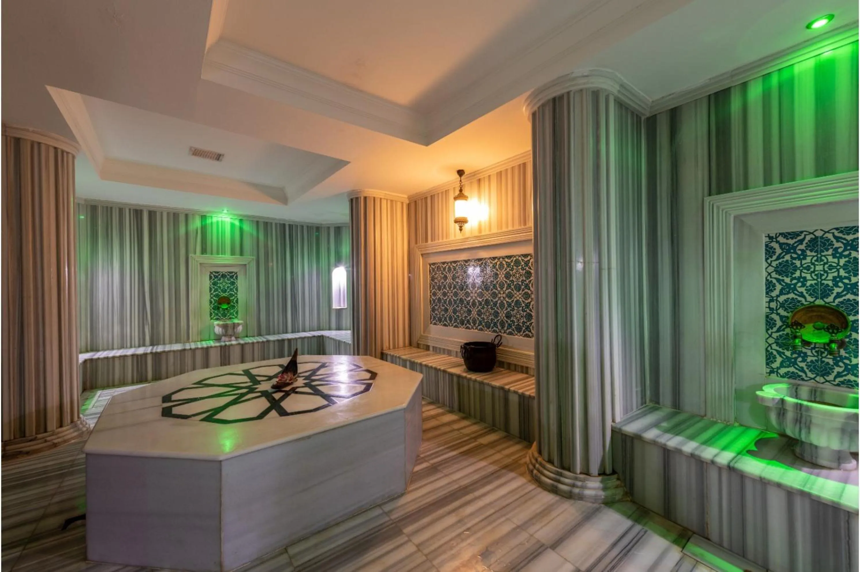 Public Bath in Crestium Taksim Prive & Spa