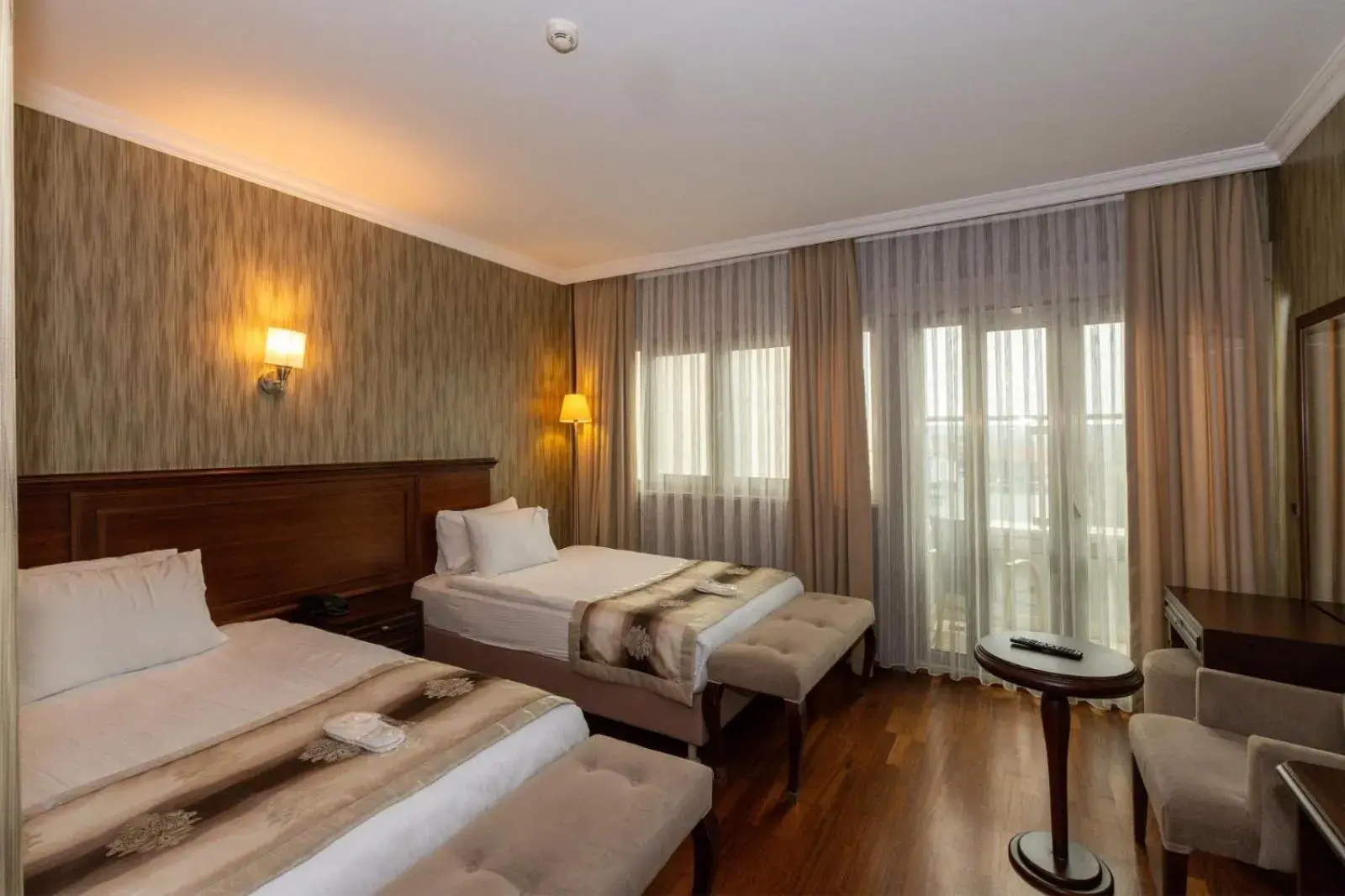 Photo of the whole room, Bed in Crestium Taksim Prive & Spa Photo of the whole room, Bed in Crestium Taksim Prive & Spa