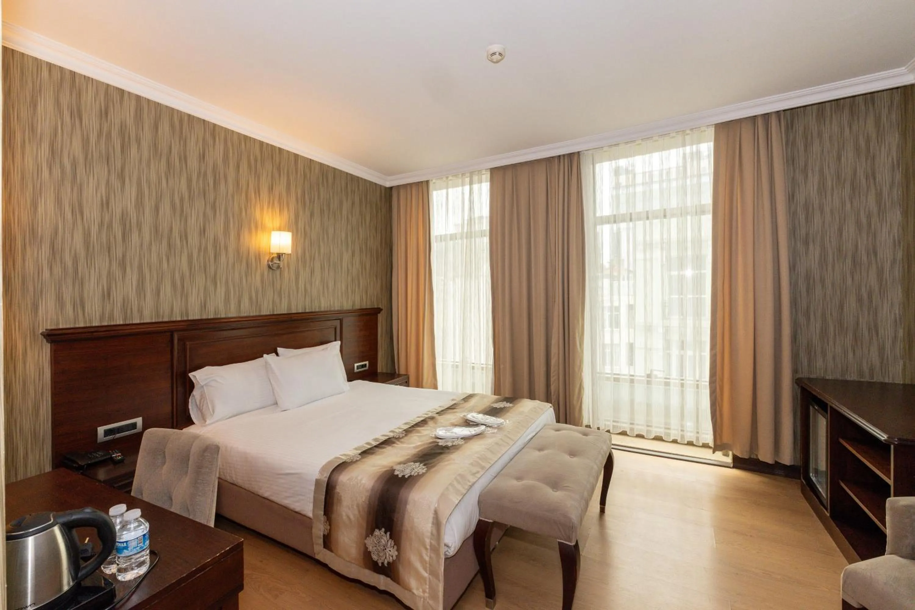 Photo of the whole room, Bed in Crestium Taksim Prive & Spa
