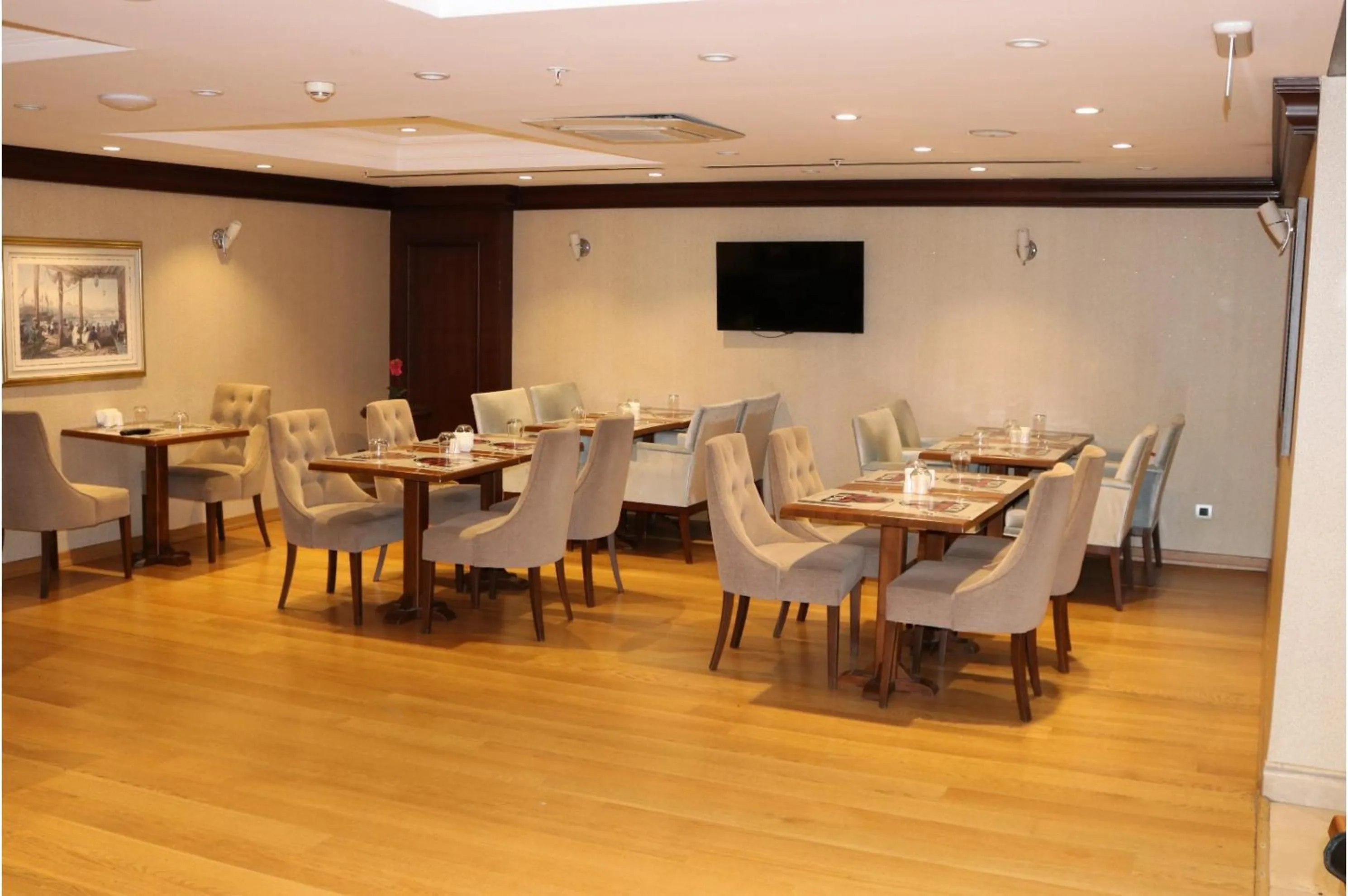 Restaurant/places to eat in Crestium Taksim Prive & Spa