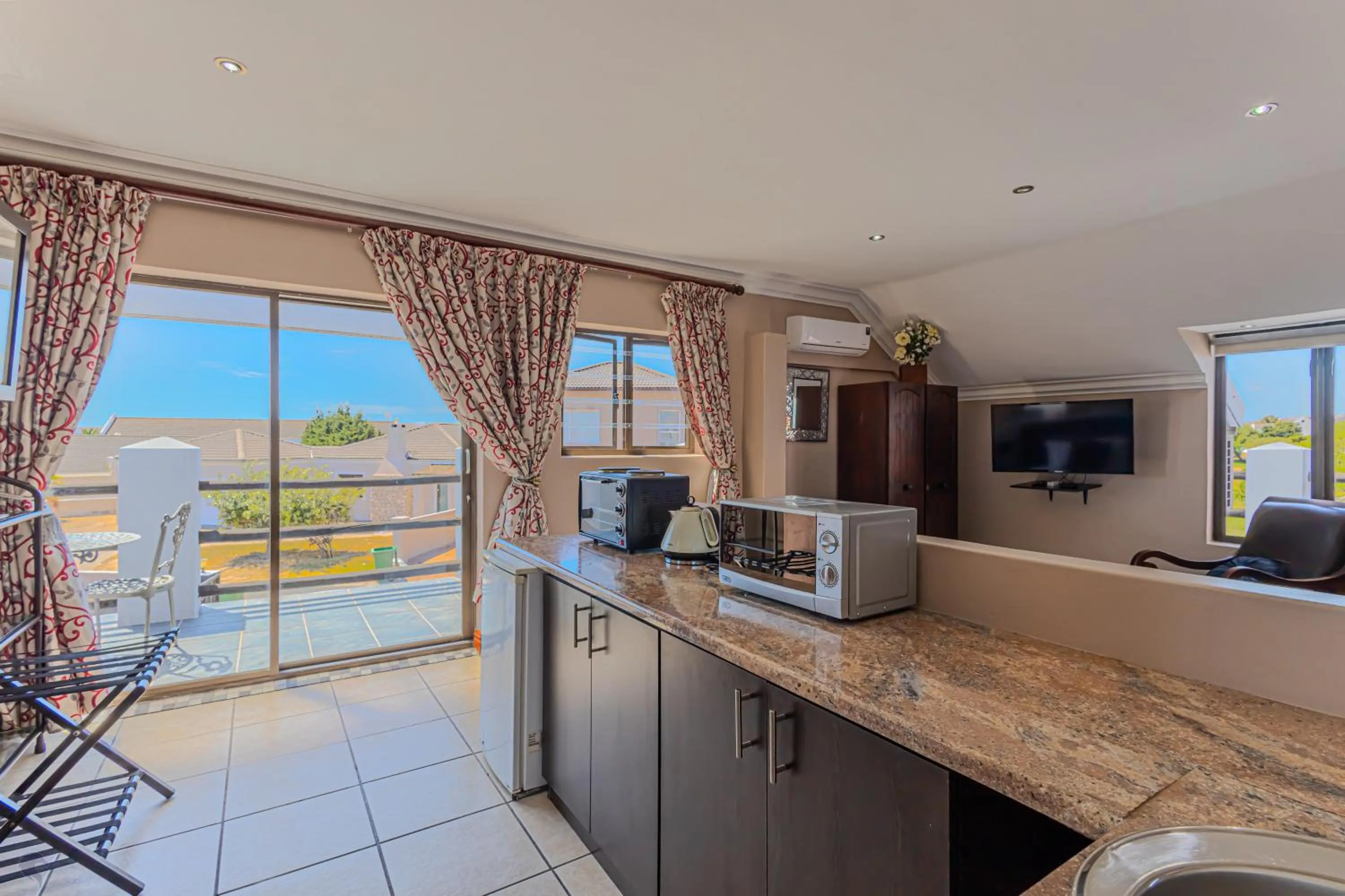 TV and multimedia in Holiday Guest House Langebaan