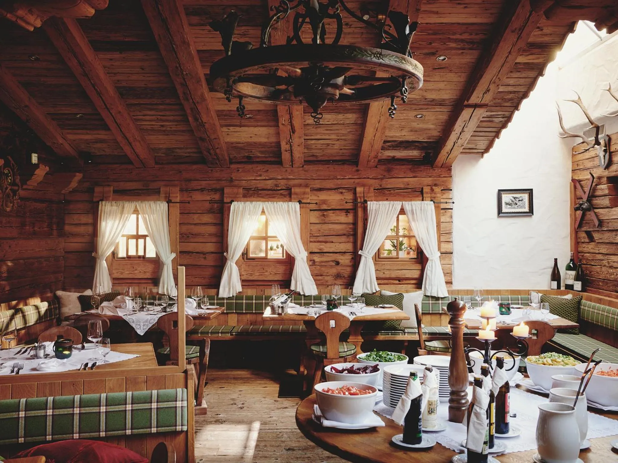 Restaurant/places to eat in Burg Hotel Oberlech