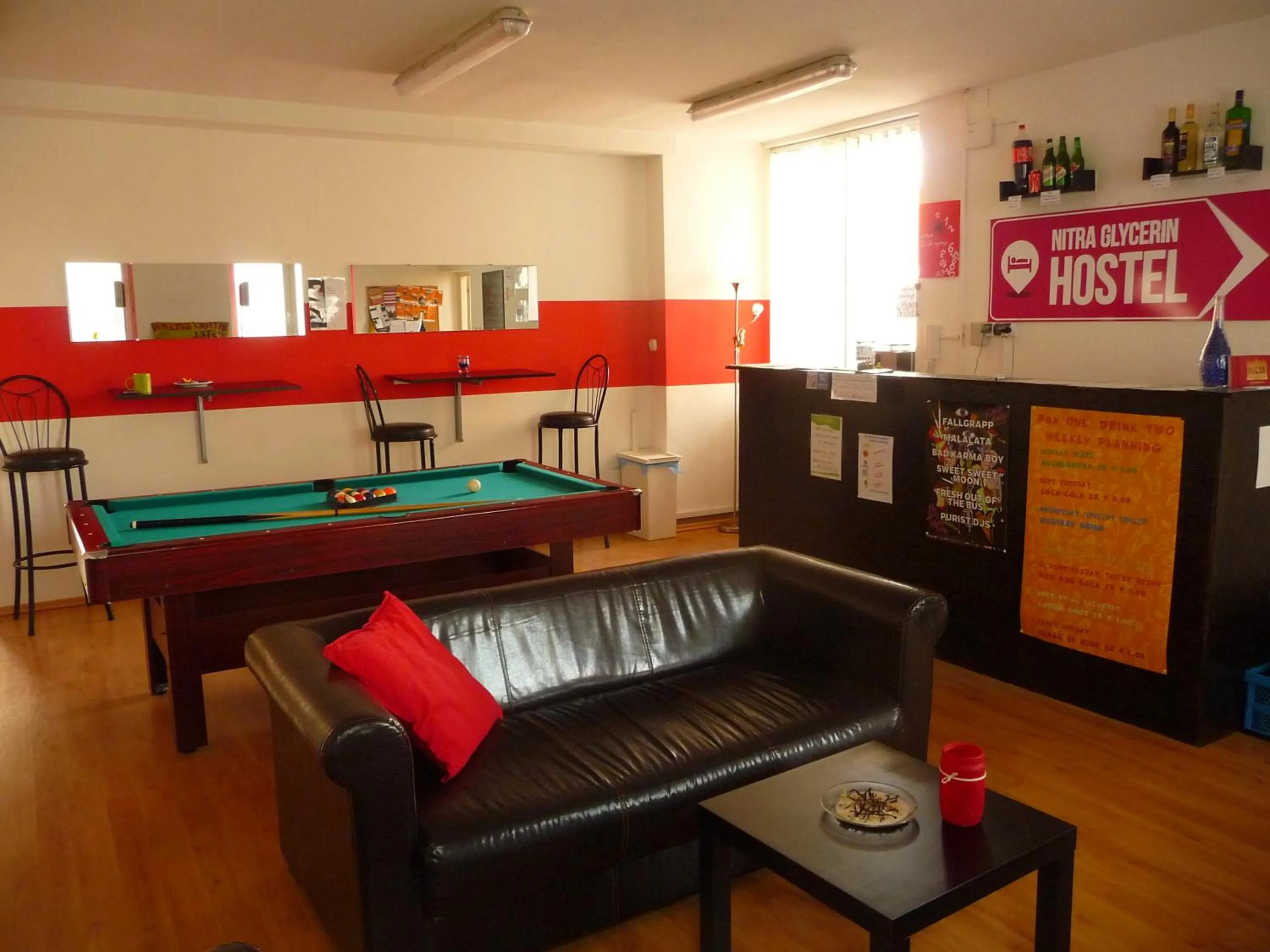 Communal lounge/ TV room in Nitra Glycerin Hostel