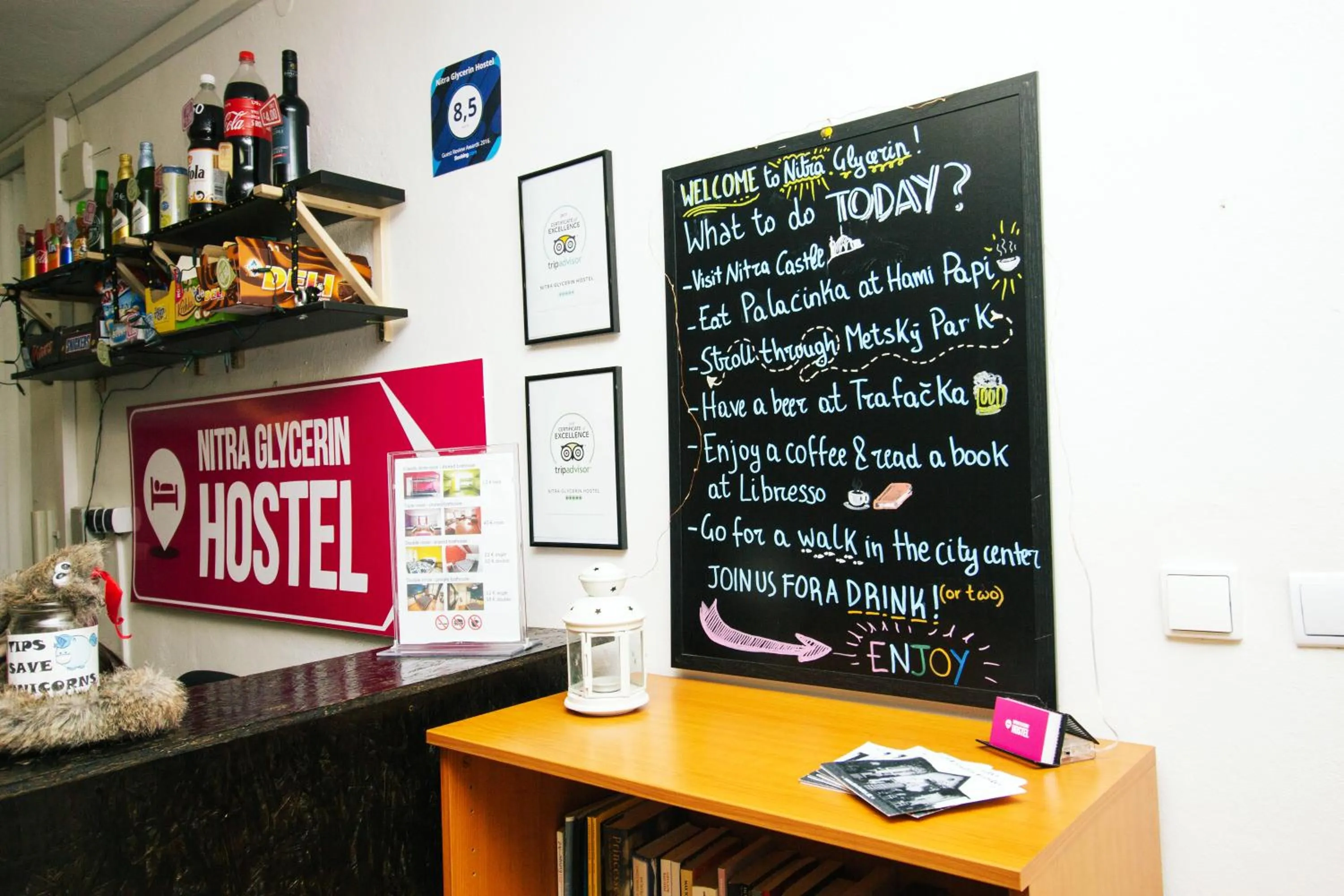 Communal lounge/ TV room in Nitra Glycerin Hostel