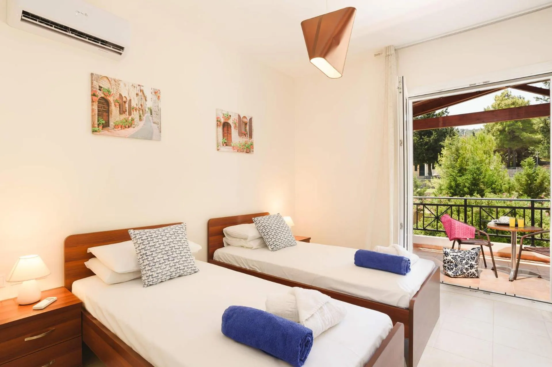 Balcony/Terrace, Bed in Seven Springs Villas