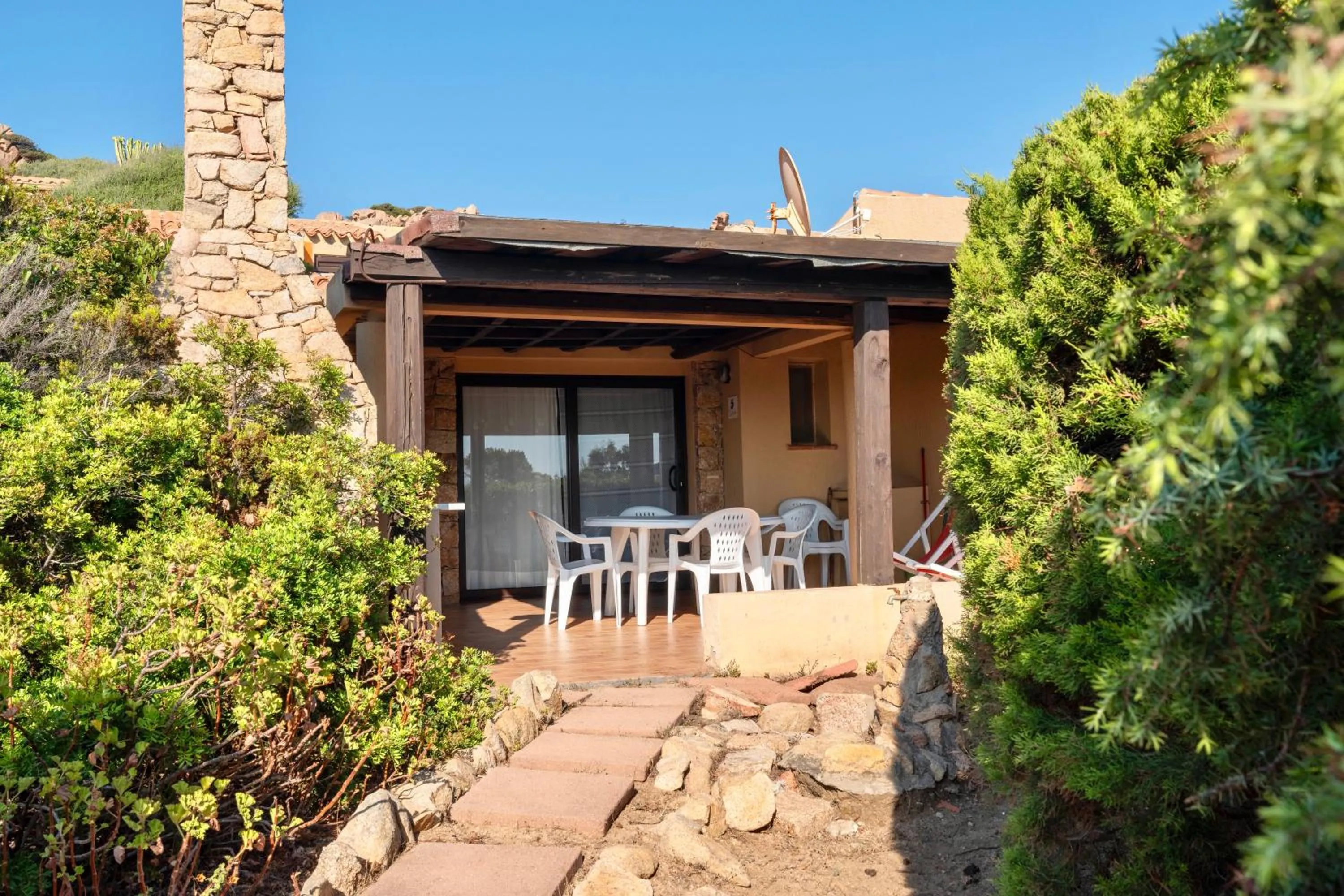 Property building in ISA-Residence with swimming-pool in Costa Paradiso, apartments 6 beds with private outdoor area