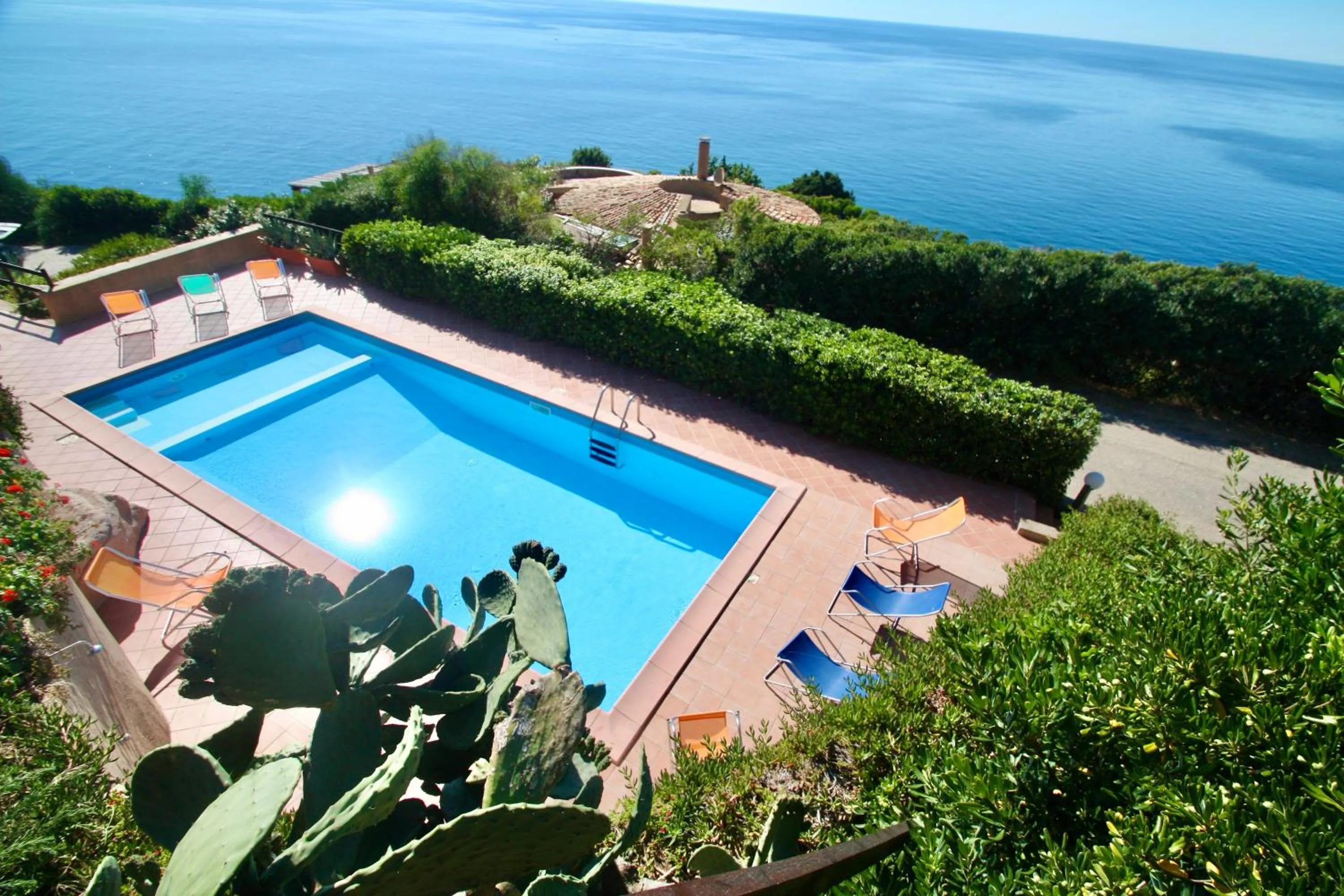 Swimming pool in ISA-Residence with swimming-pool in Costa Paradiso, apartments 6 beds with private outdoor area