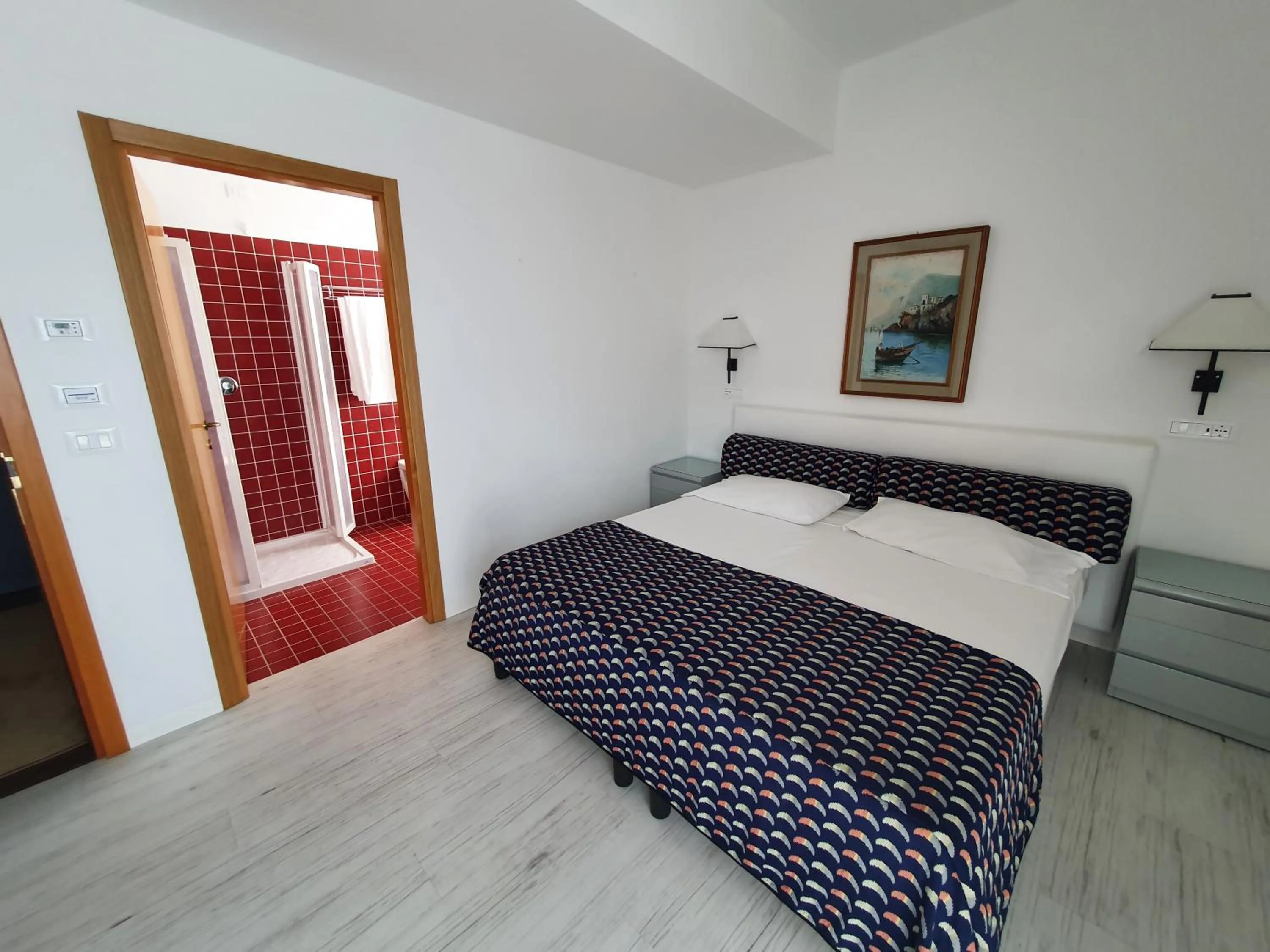 Shower, Bed in Hotel Cavallino Bianco