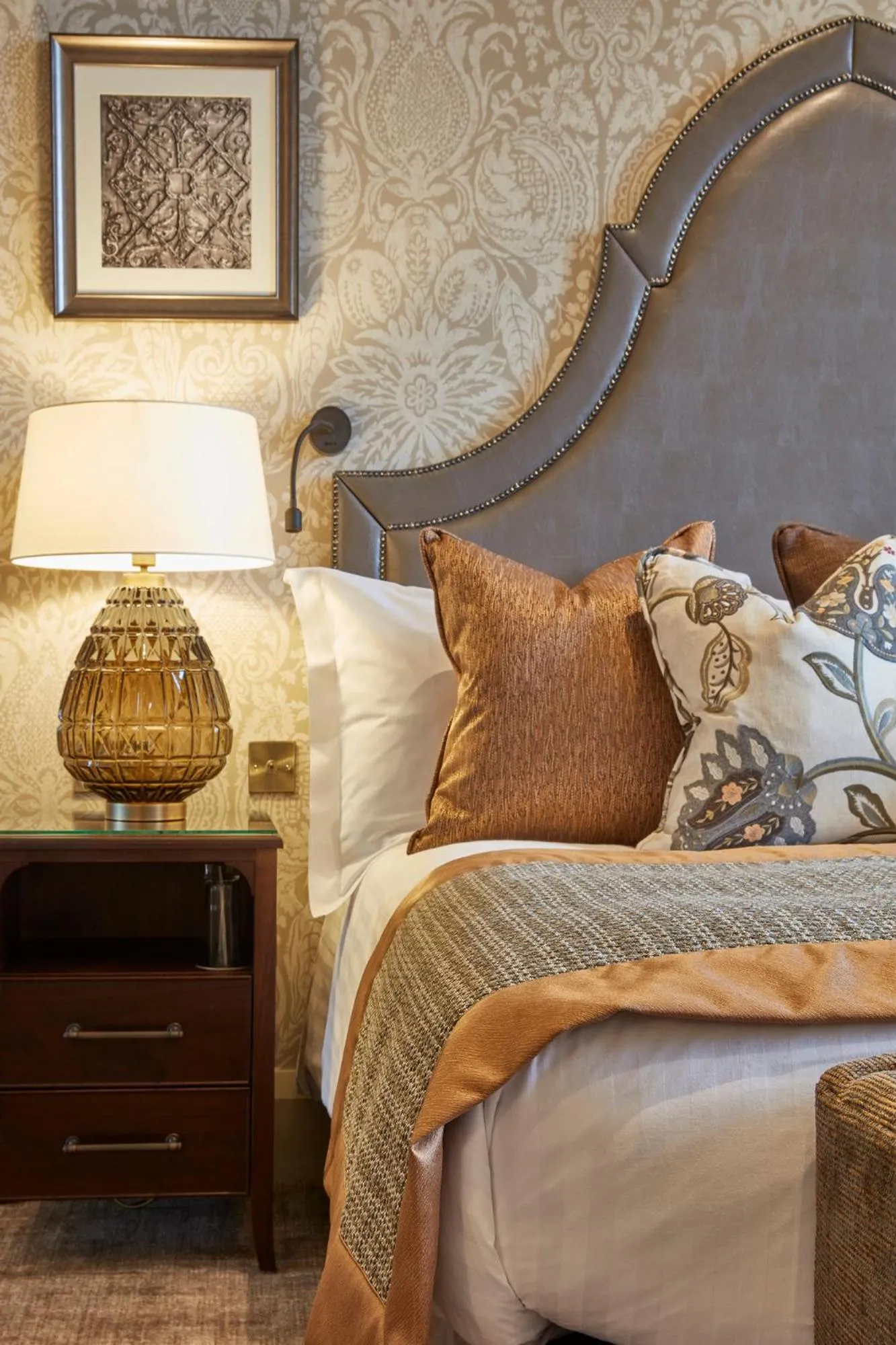 Bed in Stanbrook Abbey Hotel, Worcester