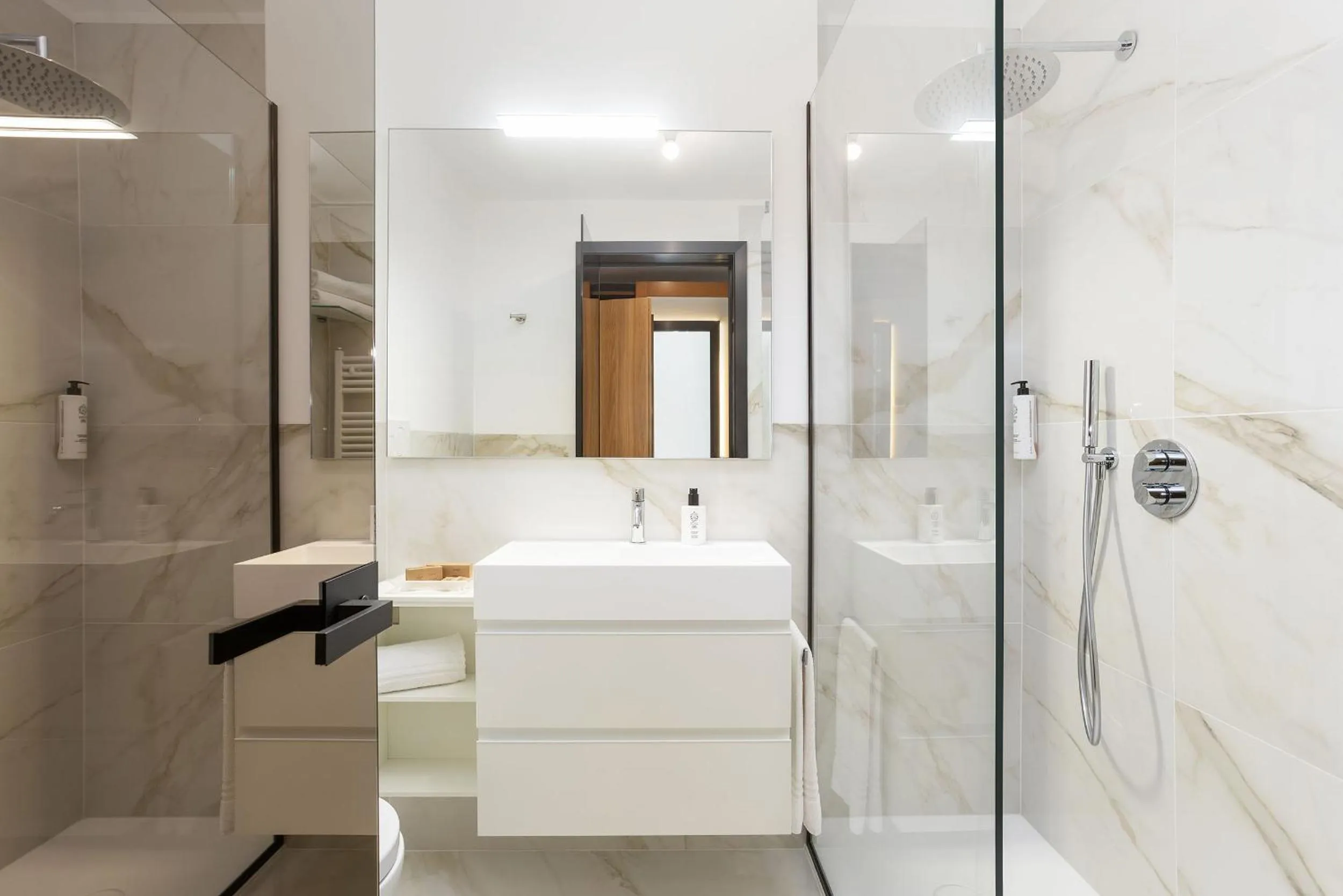 Bathroom in Primhotel