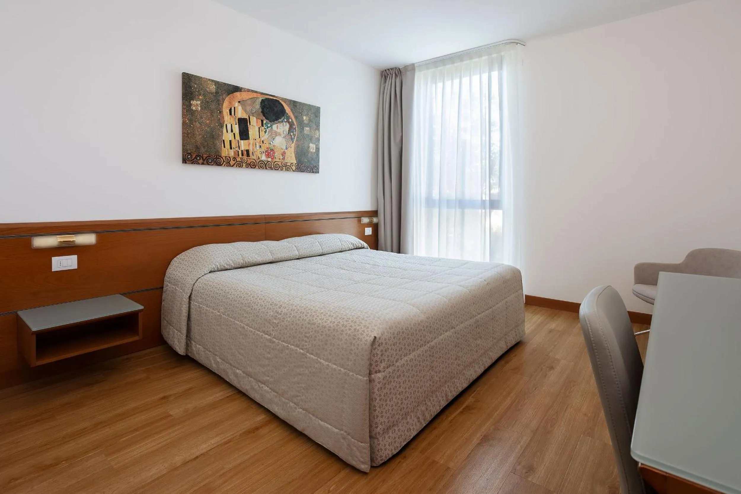 Bedroom, Bed in Primhotel