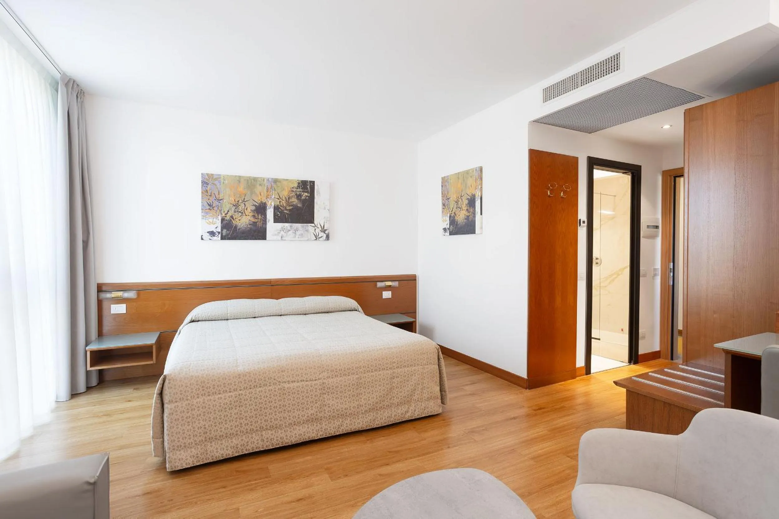 Bedroom, Bed in Primhotel