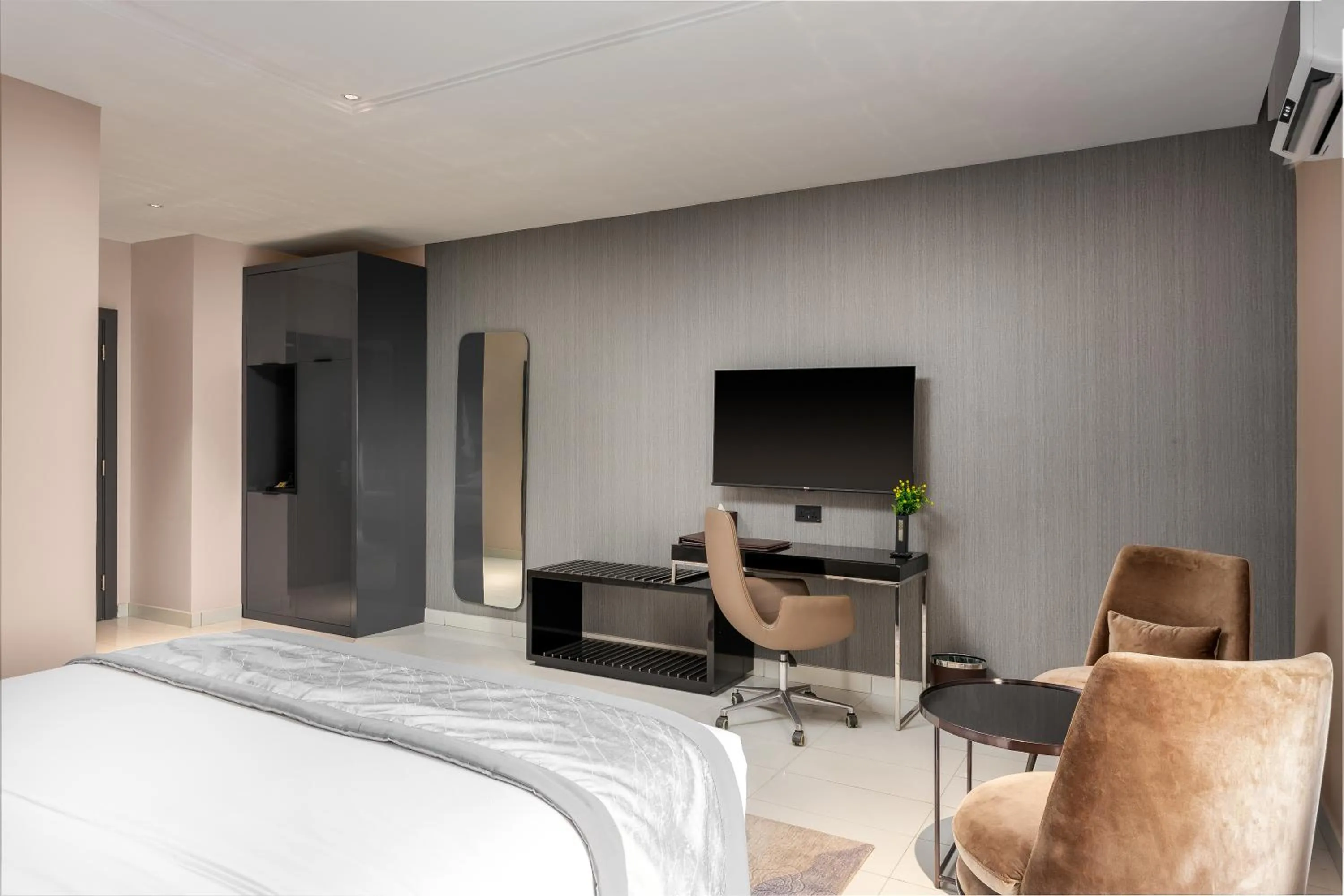 Deluxe Double Room (2 Adults + 1 Child) in The Bickley Park Hotel