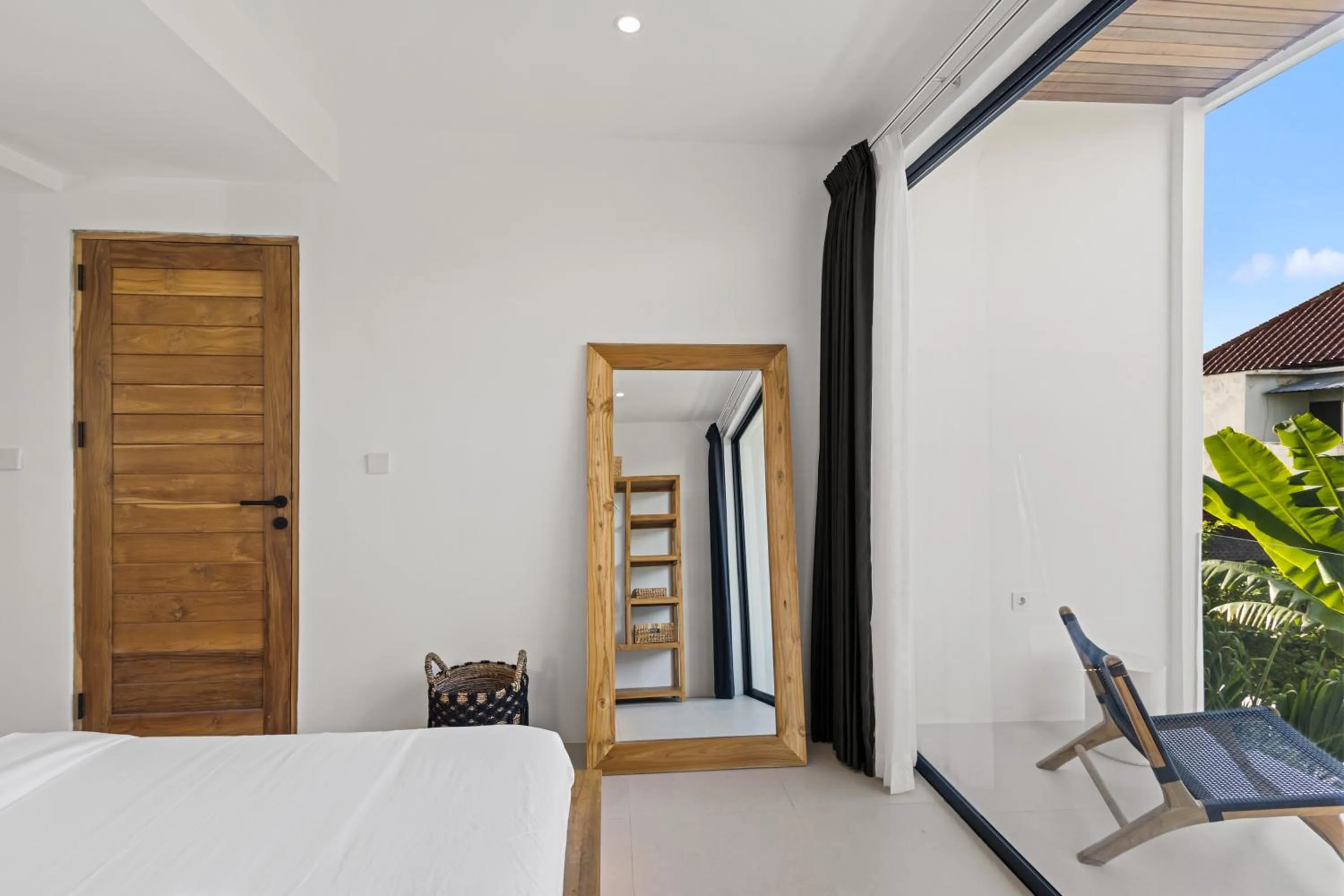 Bed in White Residence - Art & Boutique Villas