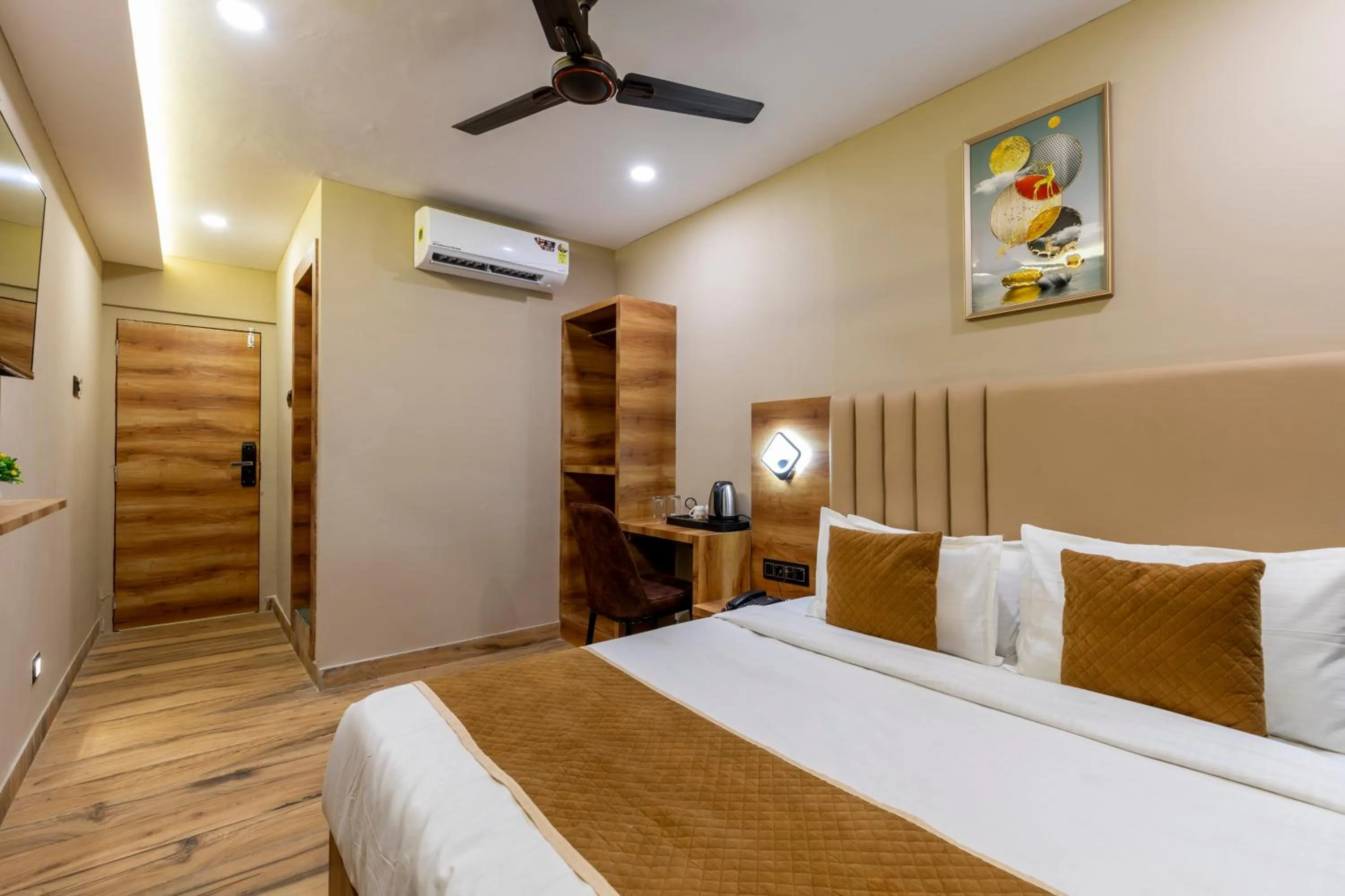 Bed in Hotel Zara International