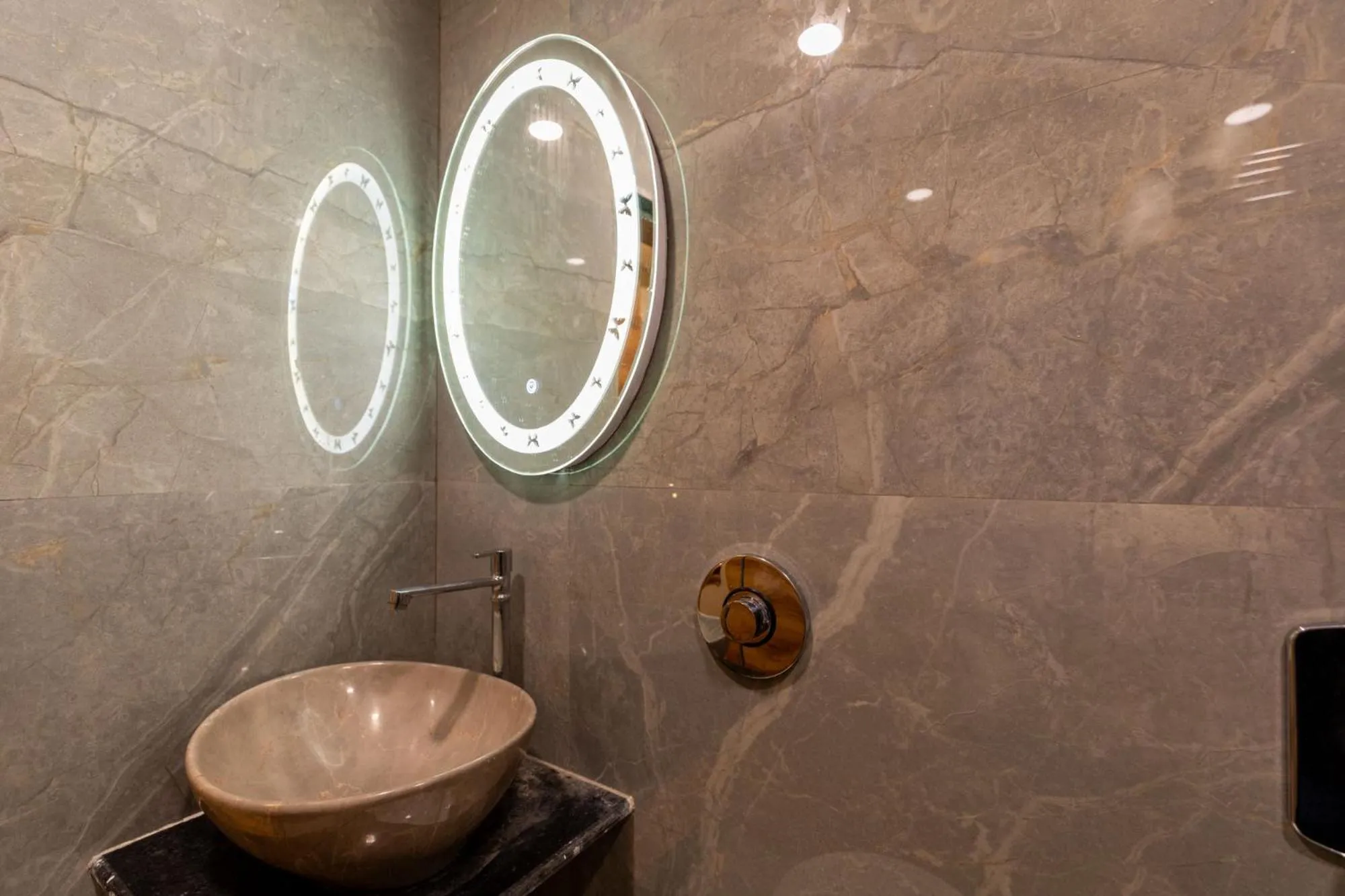 Shower in Hotel Zara International