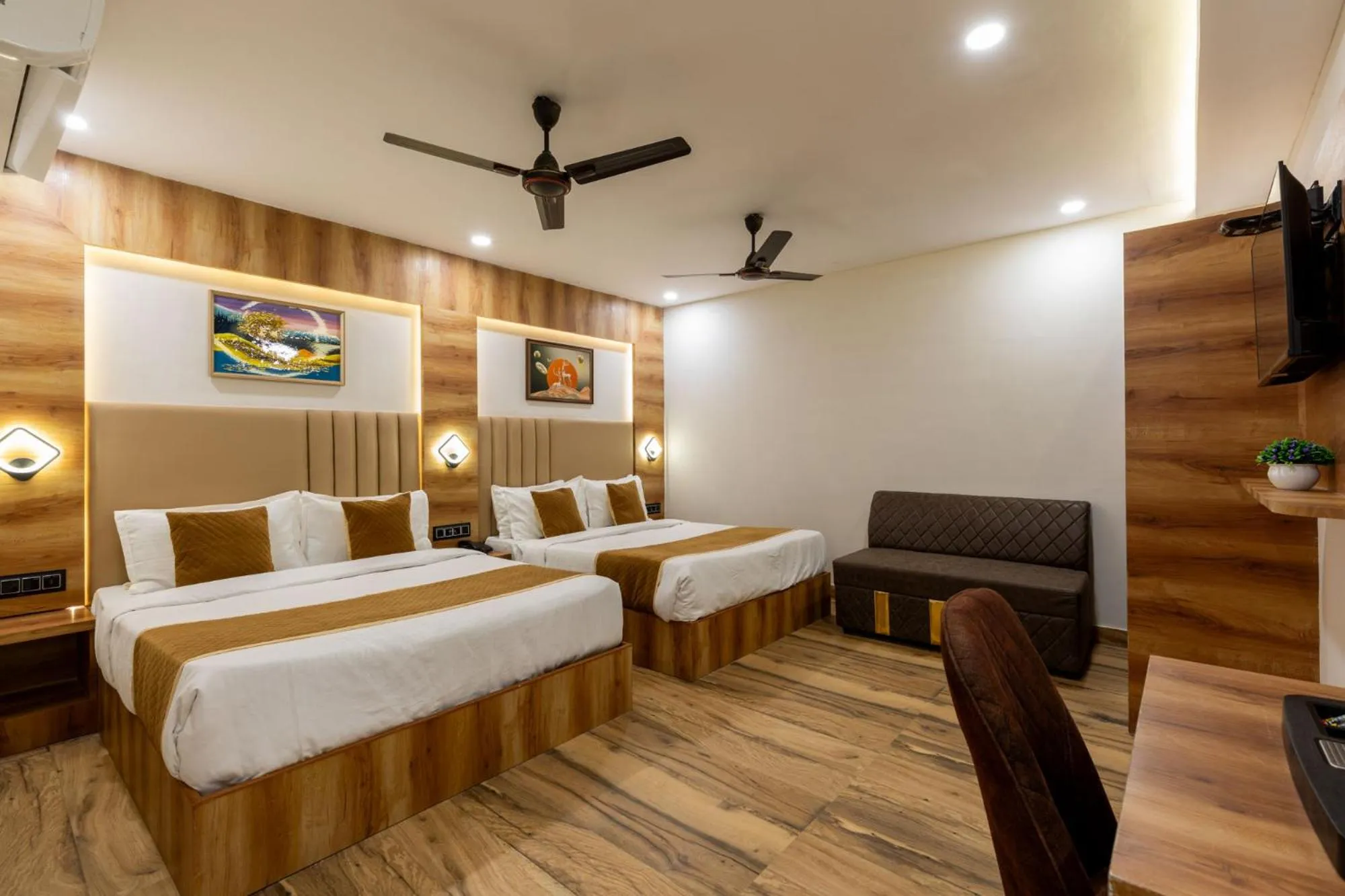 Bed in Hotel Zara International