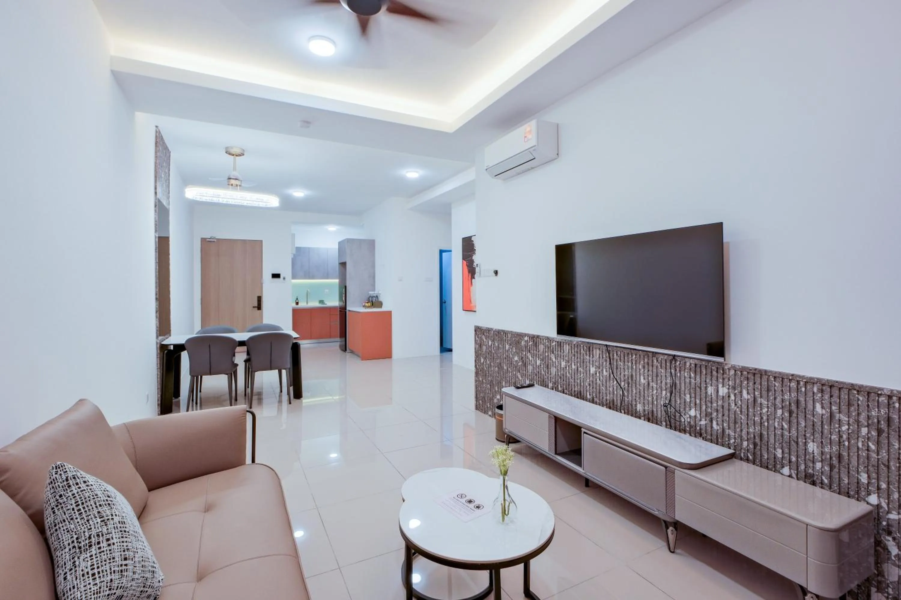 TV and multimedia in G Residence Sky Suite