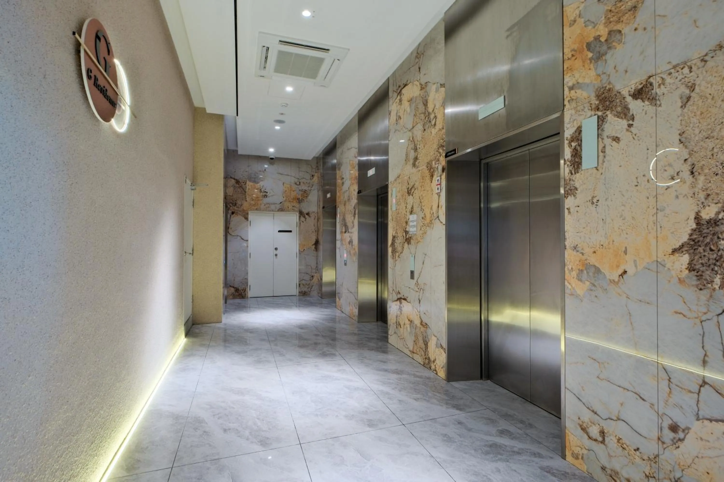elevator in G Residence Sky Suite