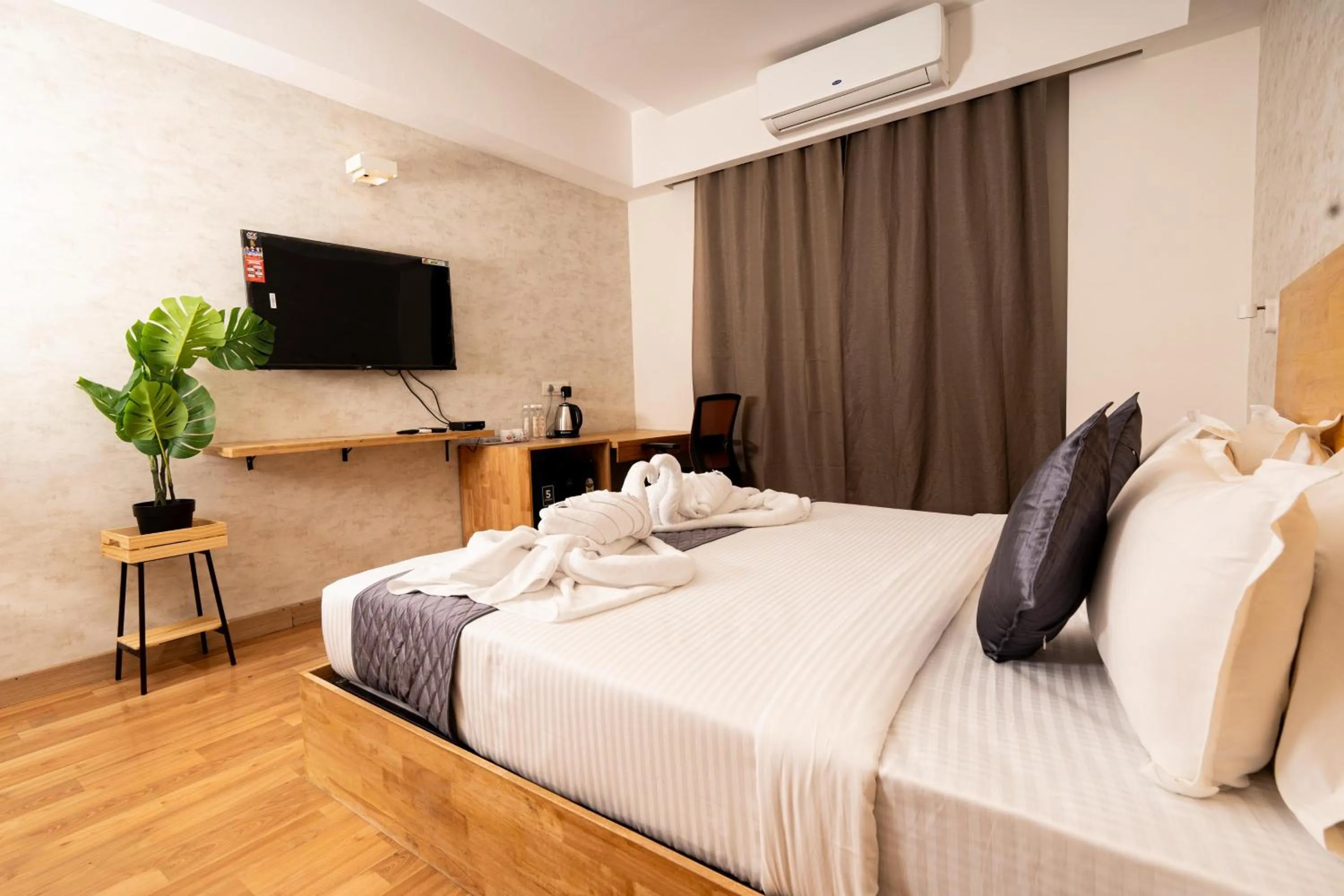 Bed in Casa Hotel, Jubilee Hills