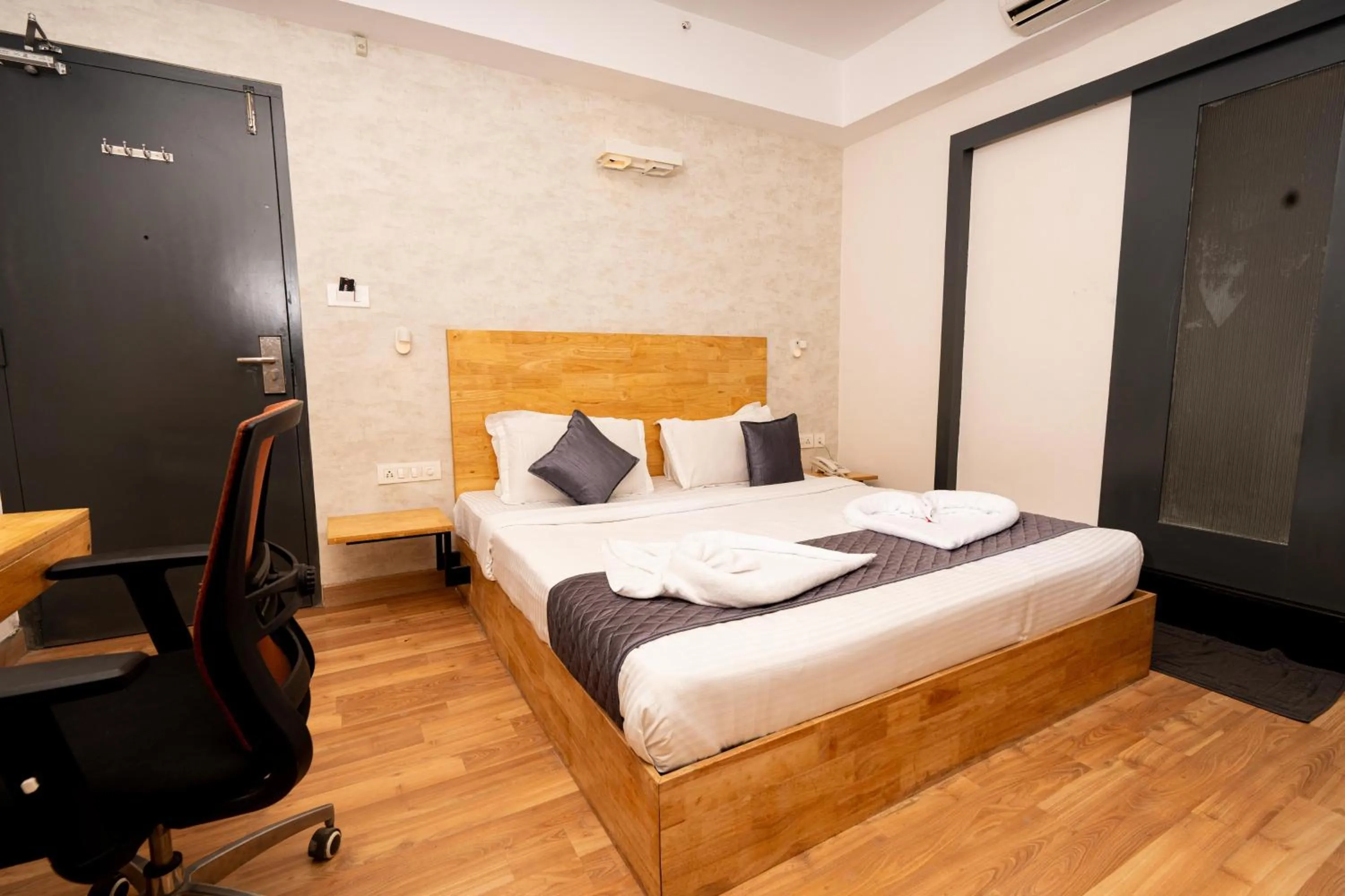 Bed in Casa Hotel, Jubilee Hills