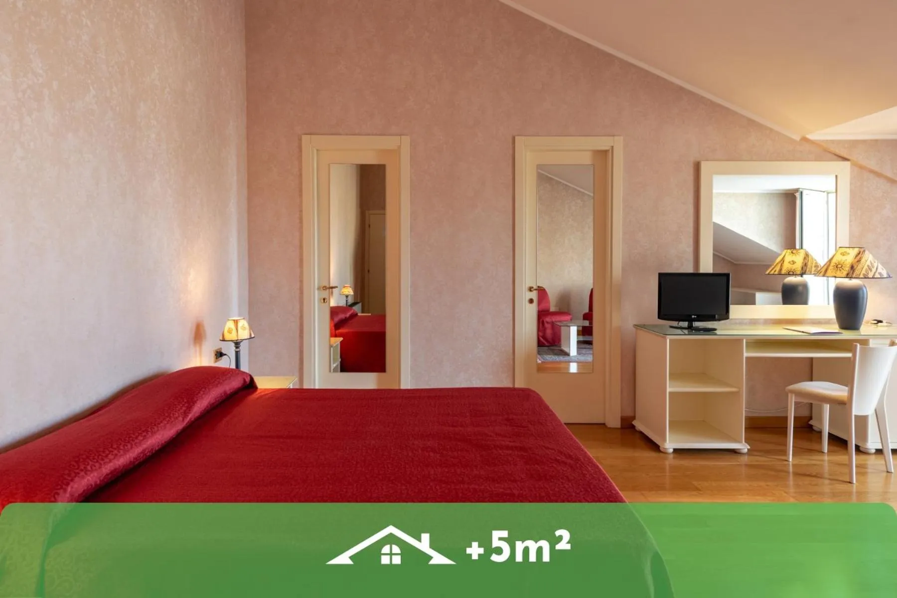 Photo of the whole room, Bed in Hotel Savoia Thermae & SPA