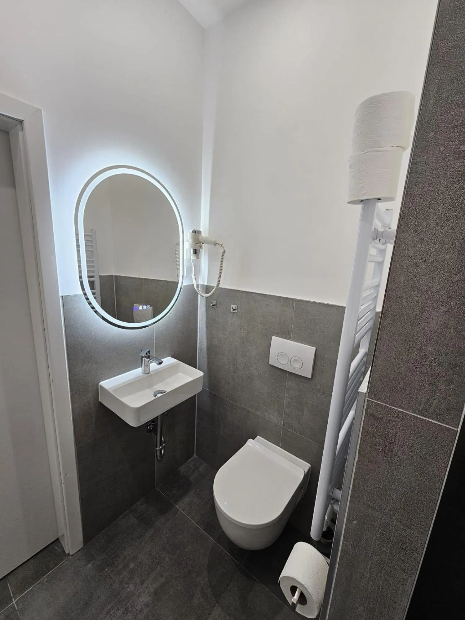 Shower in ApartHotel Slumber 24h Self Check in