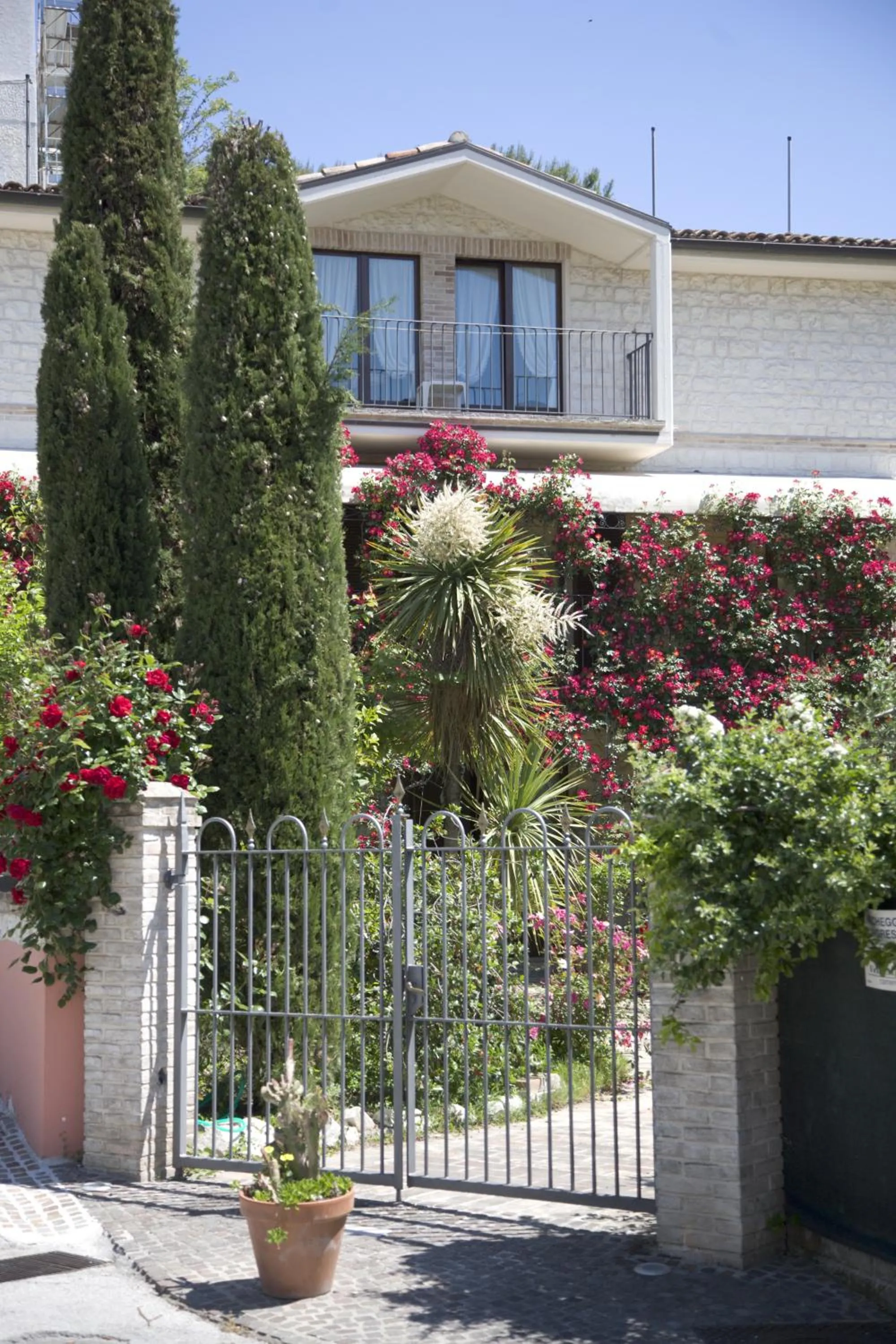Facade/entrance in Velia Mare