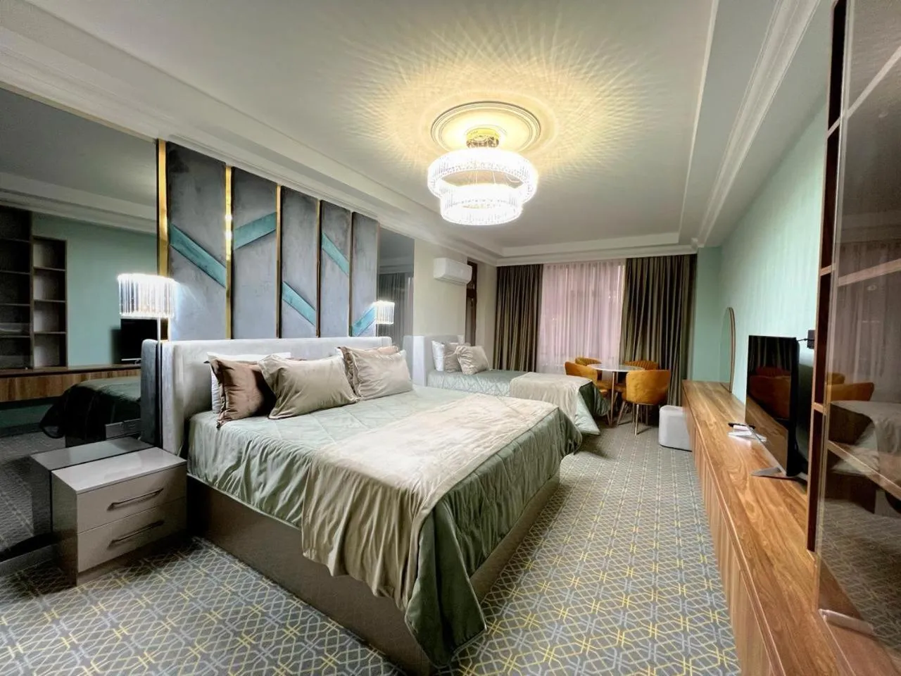 Bedroom, Bed in Alison Boulevard Hotel