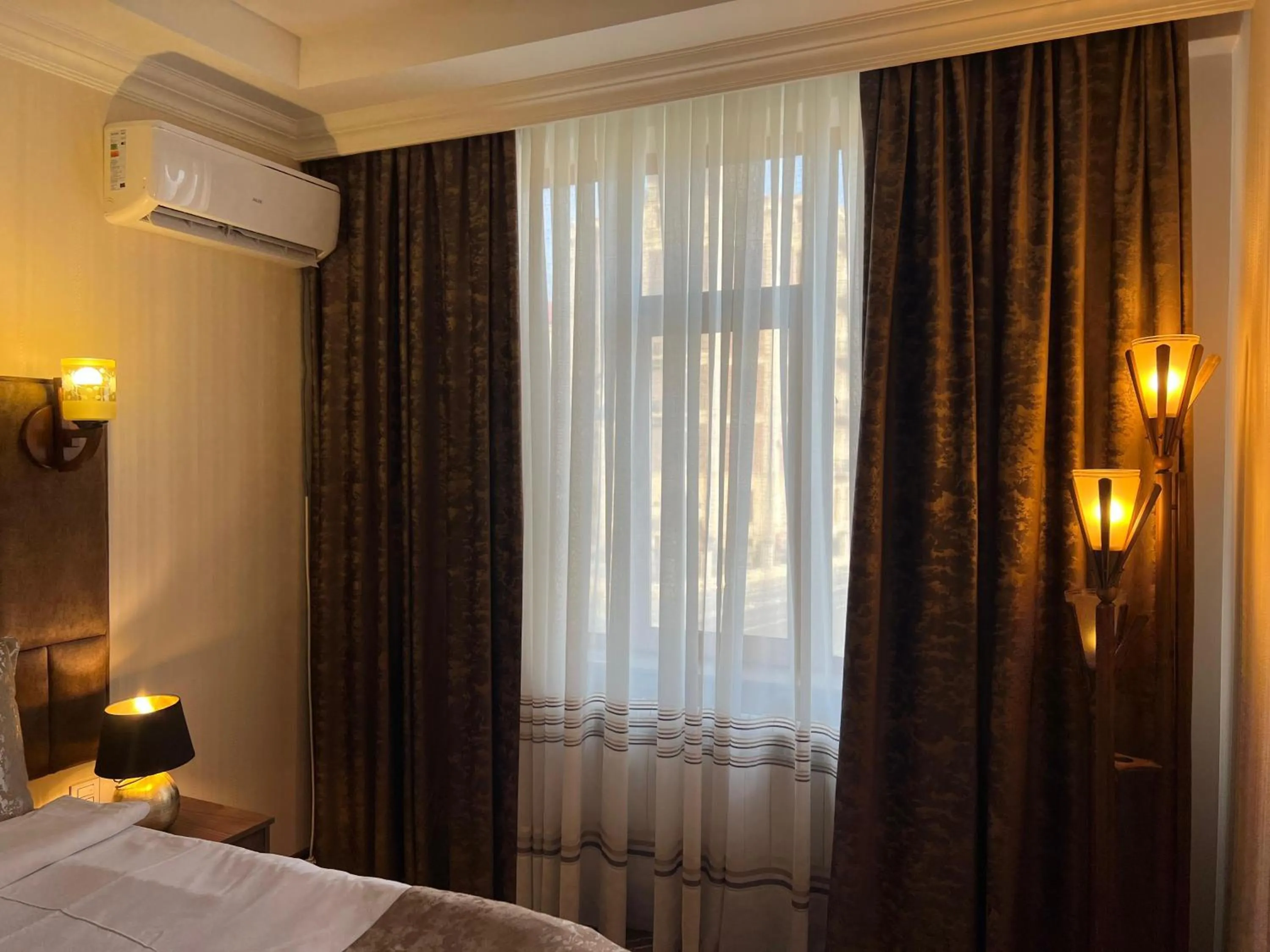 Bedroom, Bed in Alison Boulevard Hotel