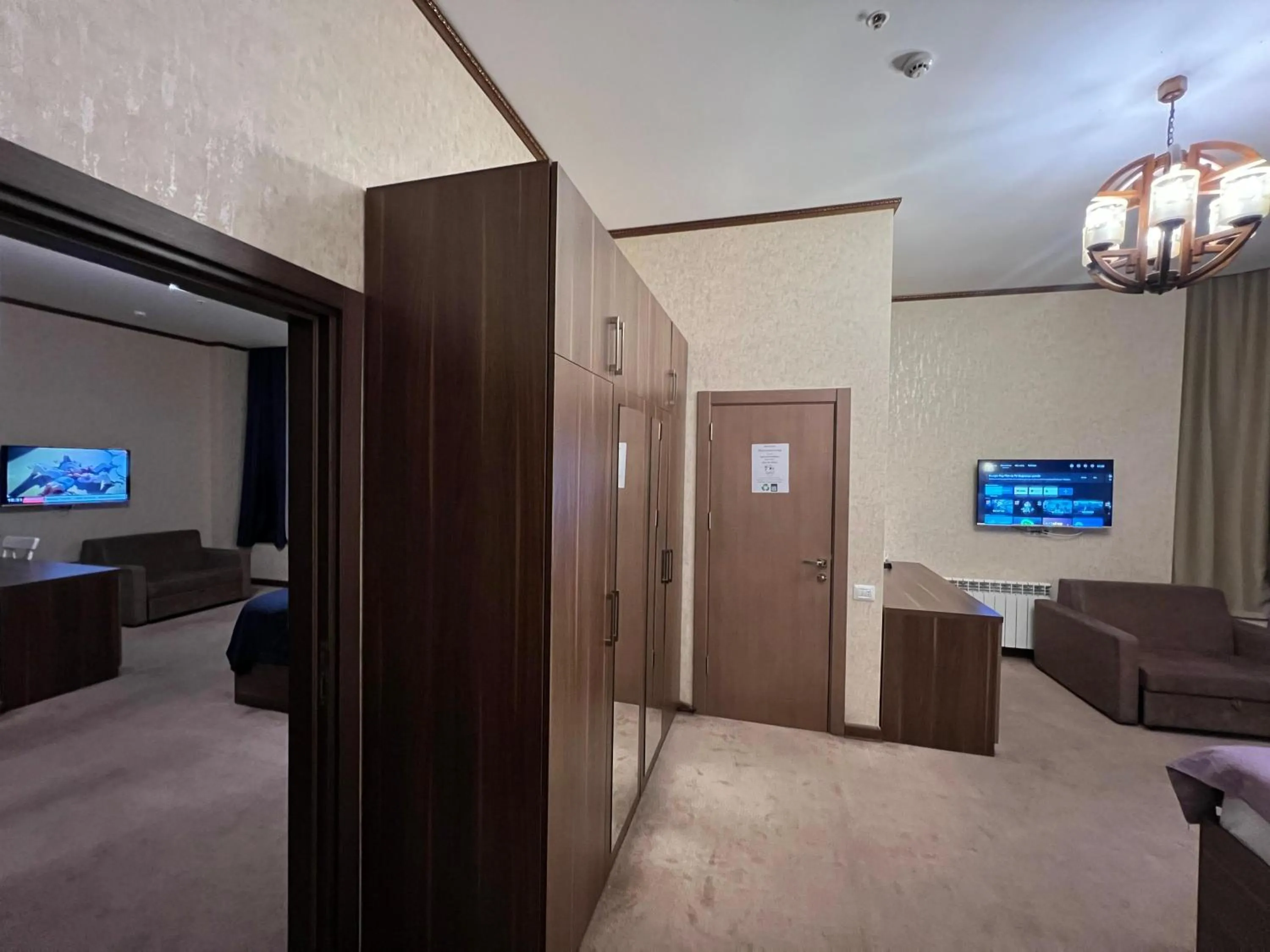 Photo of the whole room in Alison Boulevard Hotel