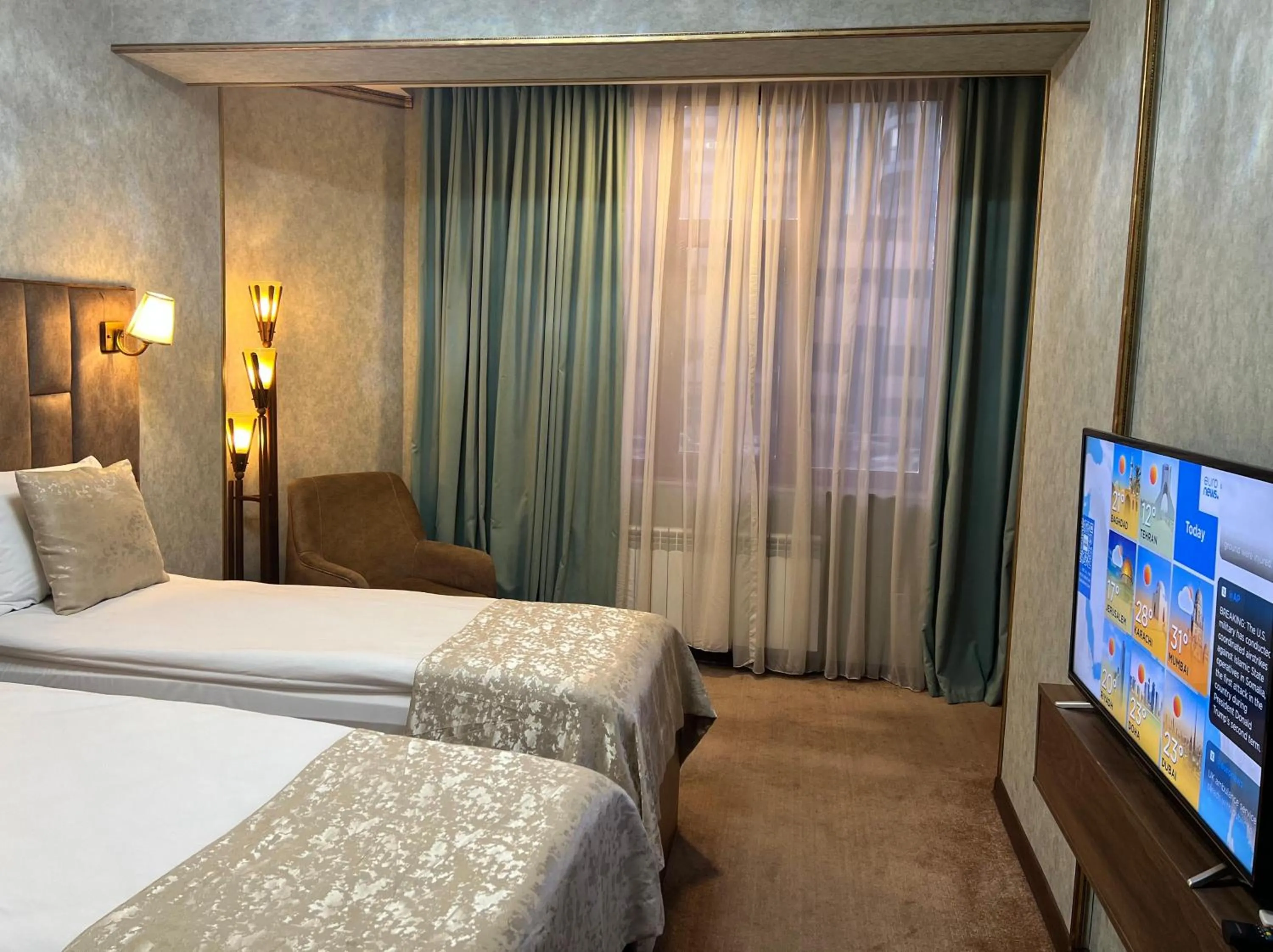 Bedroom, Bed in Alison Boulevard Hotel