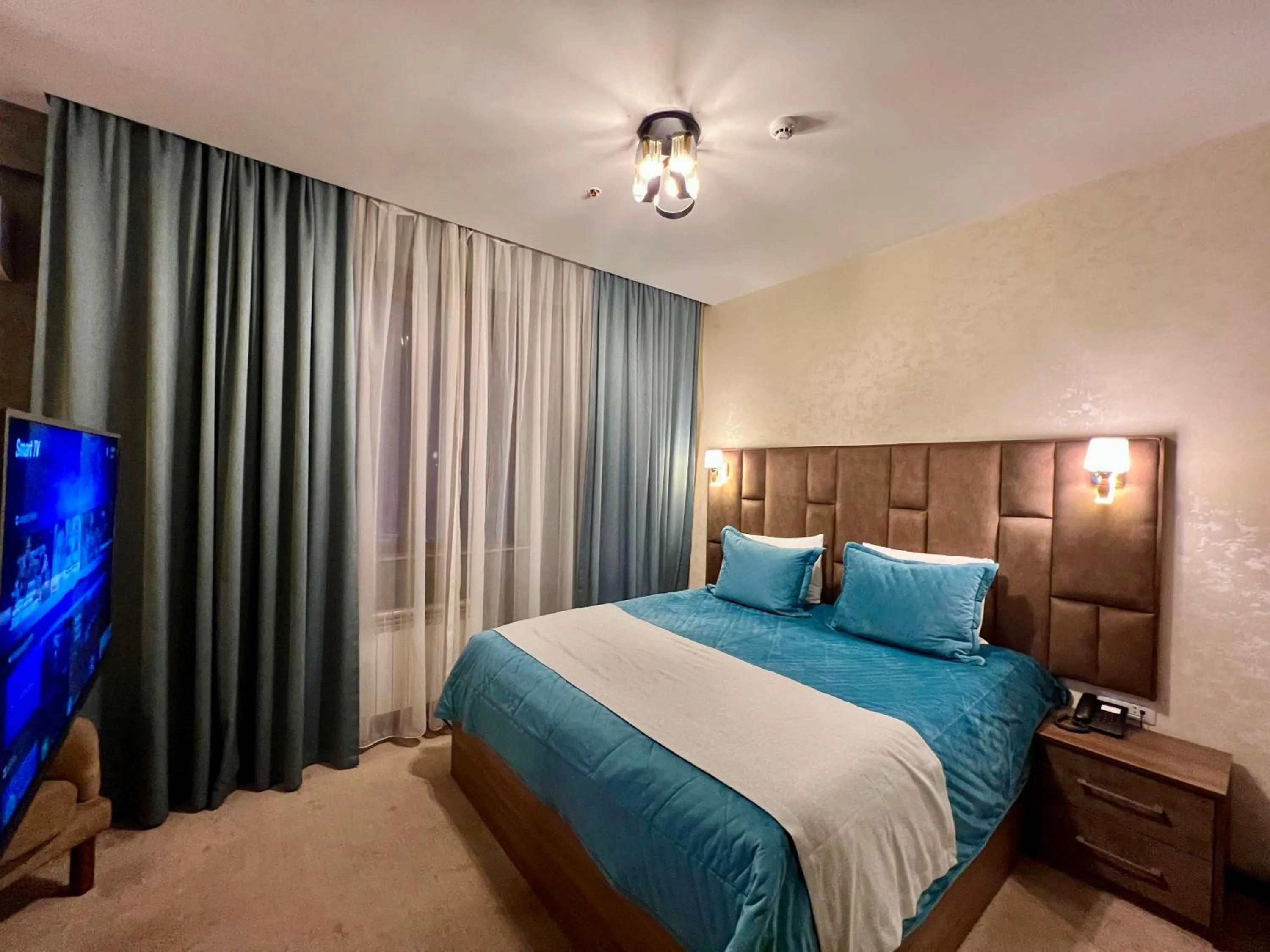 Bedroom, Bed in Alison Boulevard Hotel
