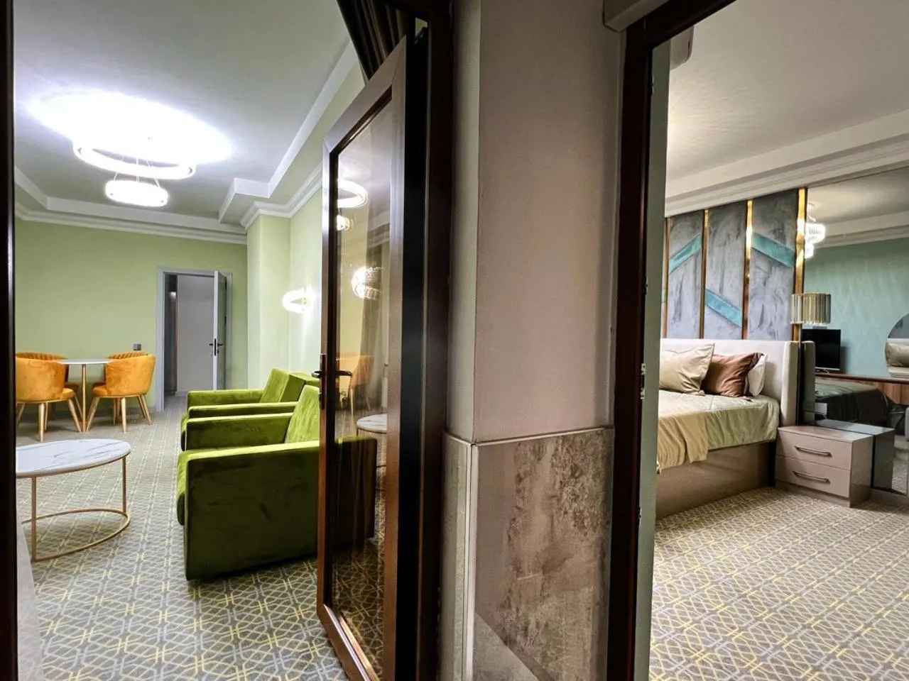 Photo of the whole room, Bed in Alison Boulevard Hotel