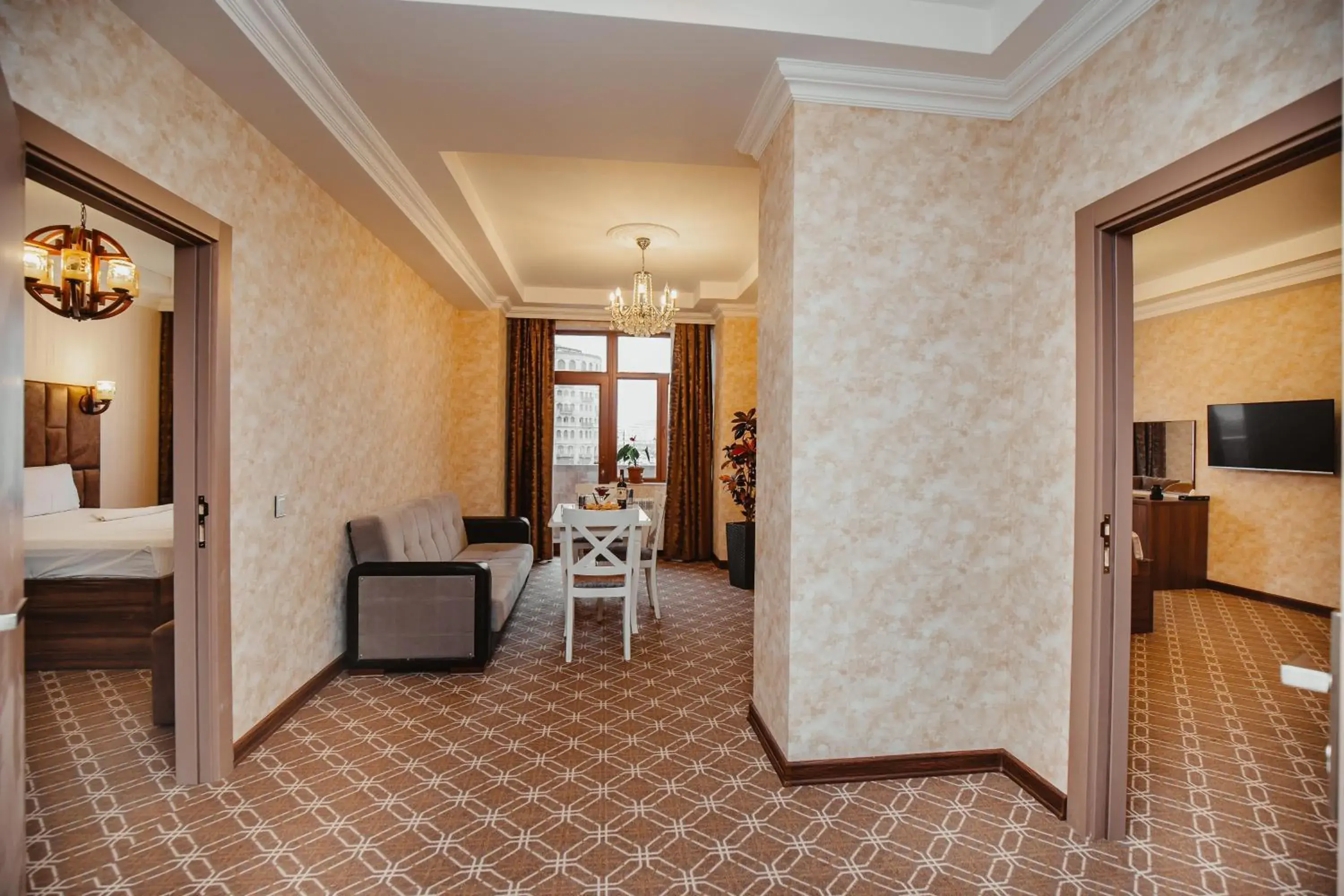 Family Suite in Alison Boulevard Hotel Family Suite in Alison Boulevard Hotel