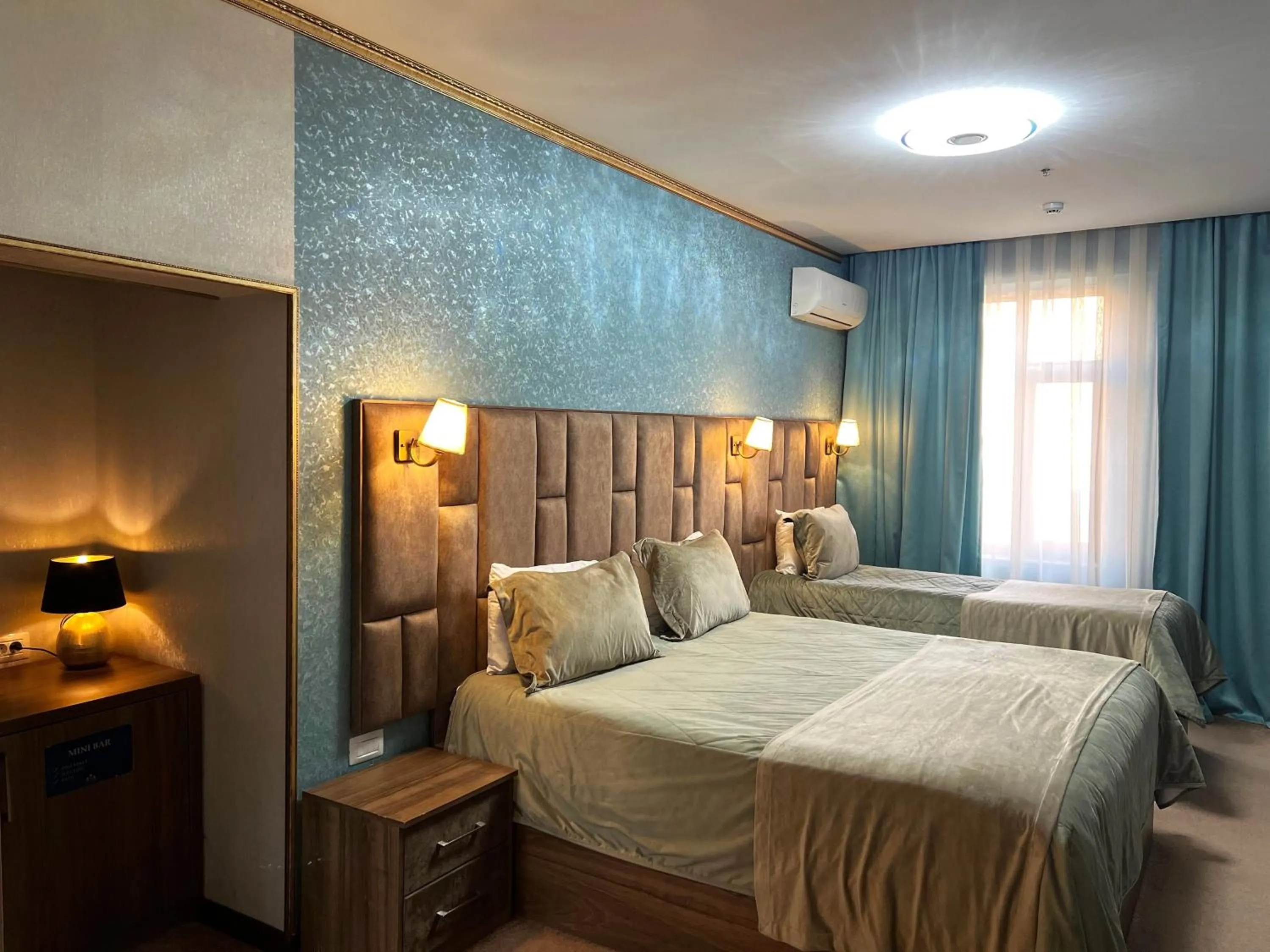 Bedroom, Bed in Alison Boulevard Hotel