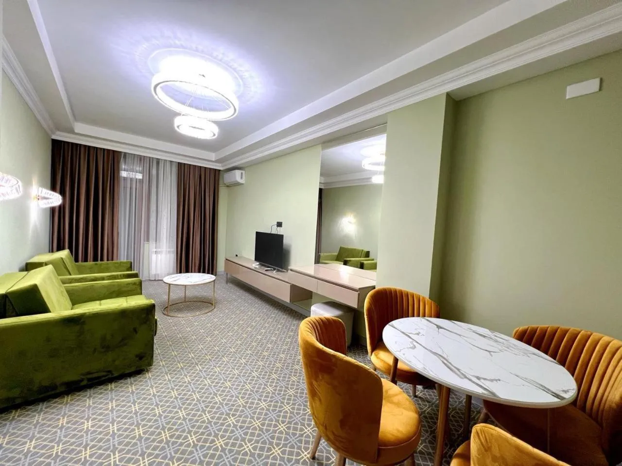 Living room in Alison Boulevard Hotel