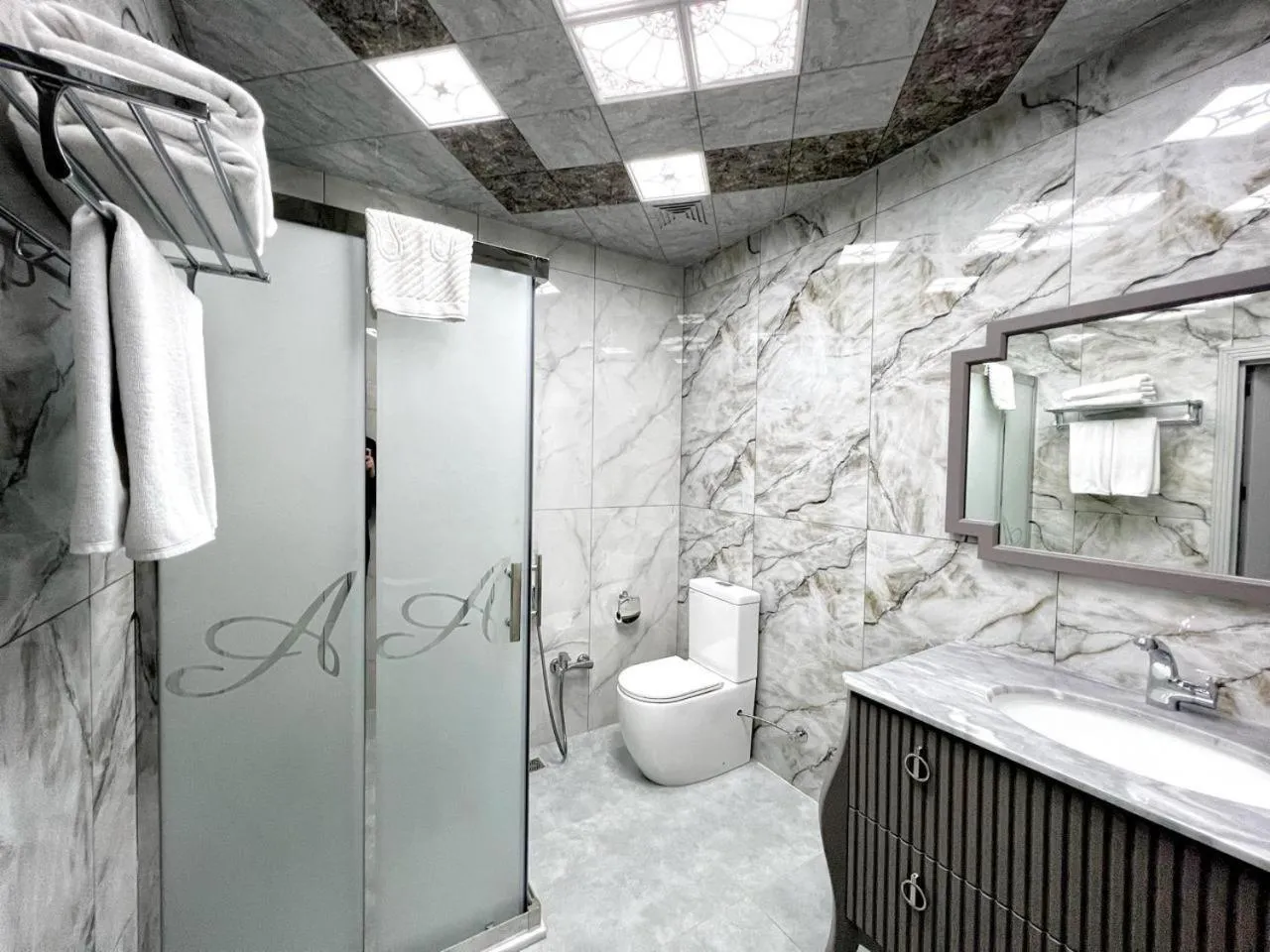 Bathroom in Alison Boulevard Hotel