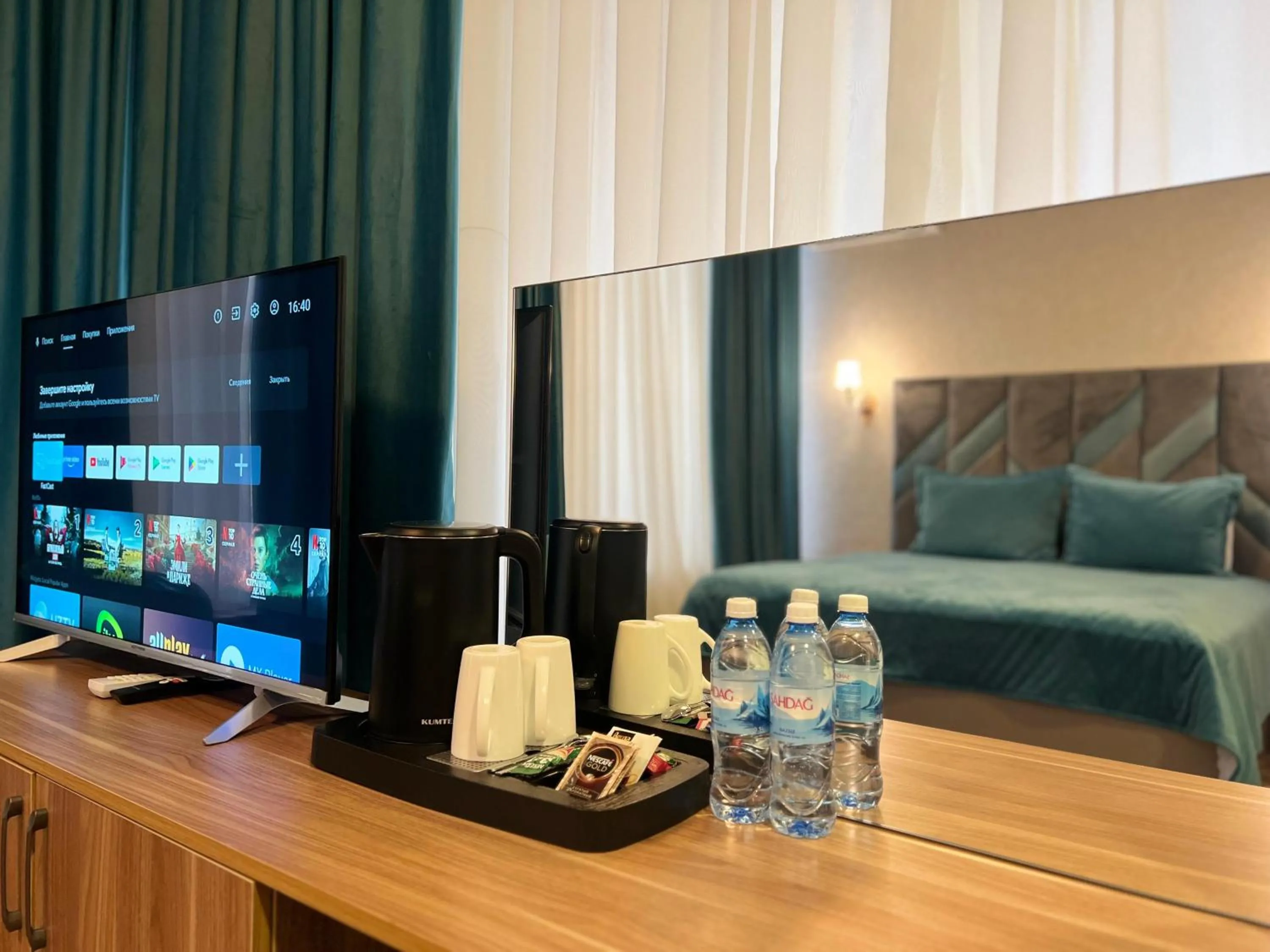 TV and multimedia in Alison Boulevard Hotel