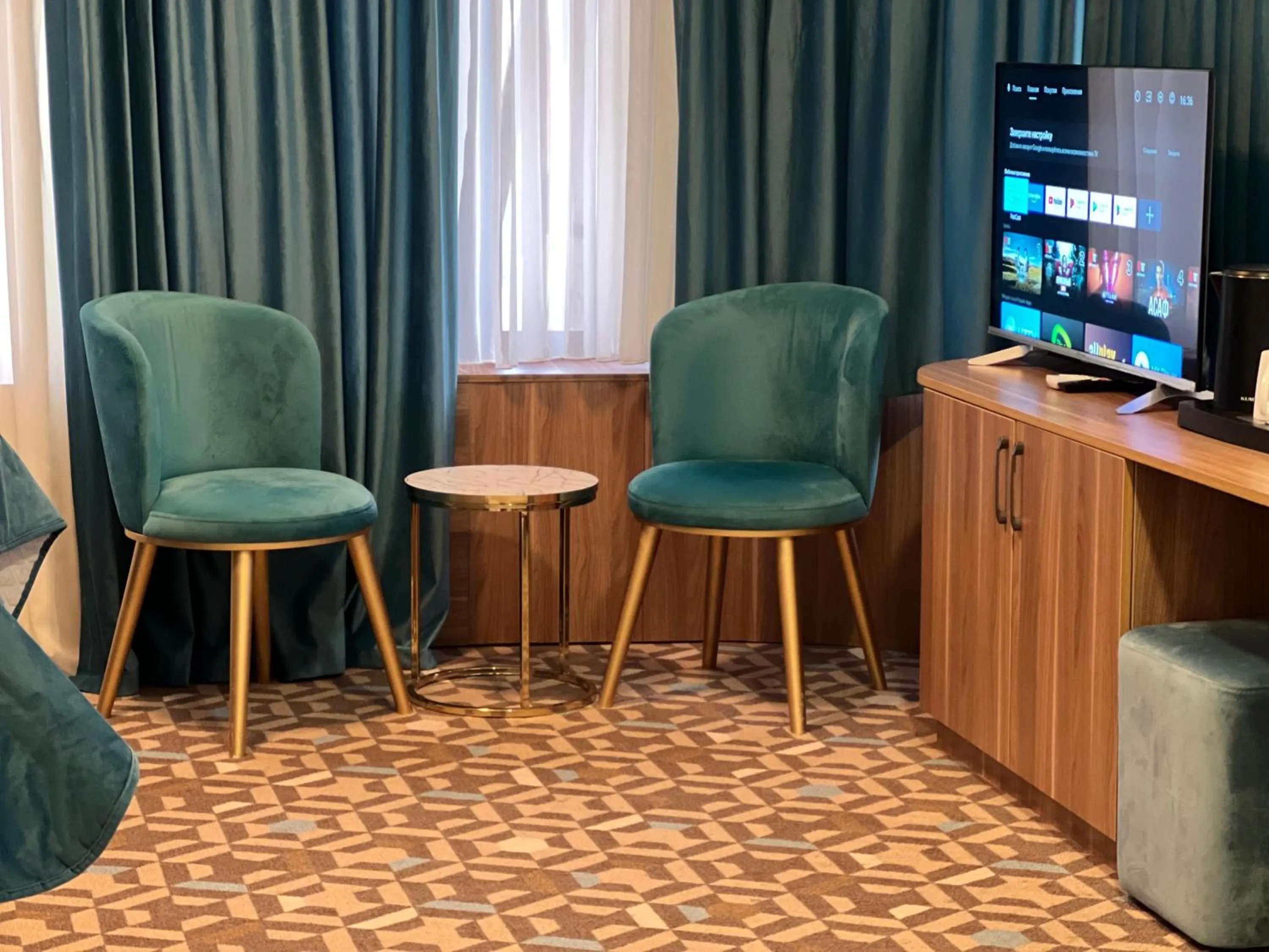 Seating area in Alison Boulevard Hotel