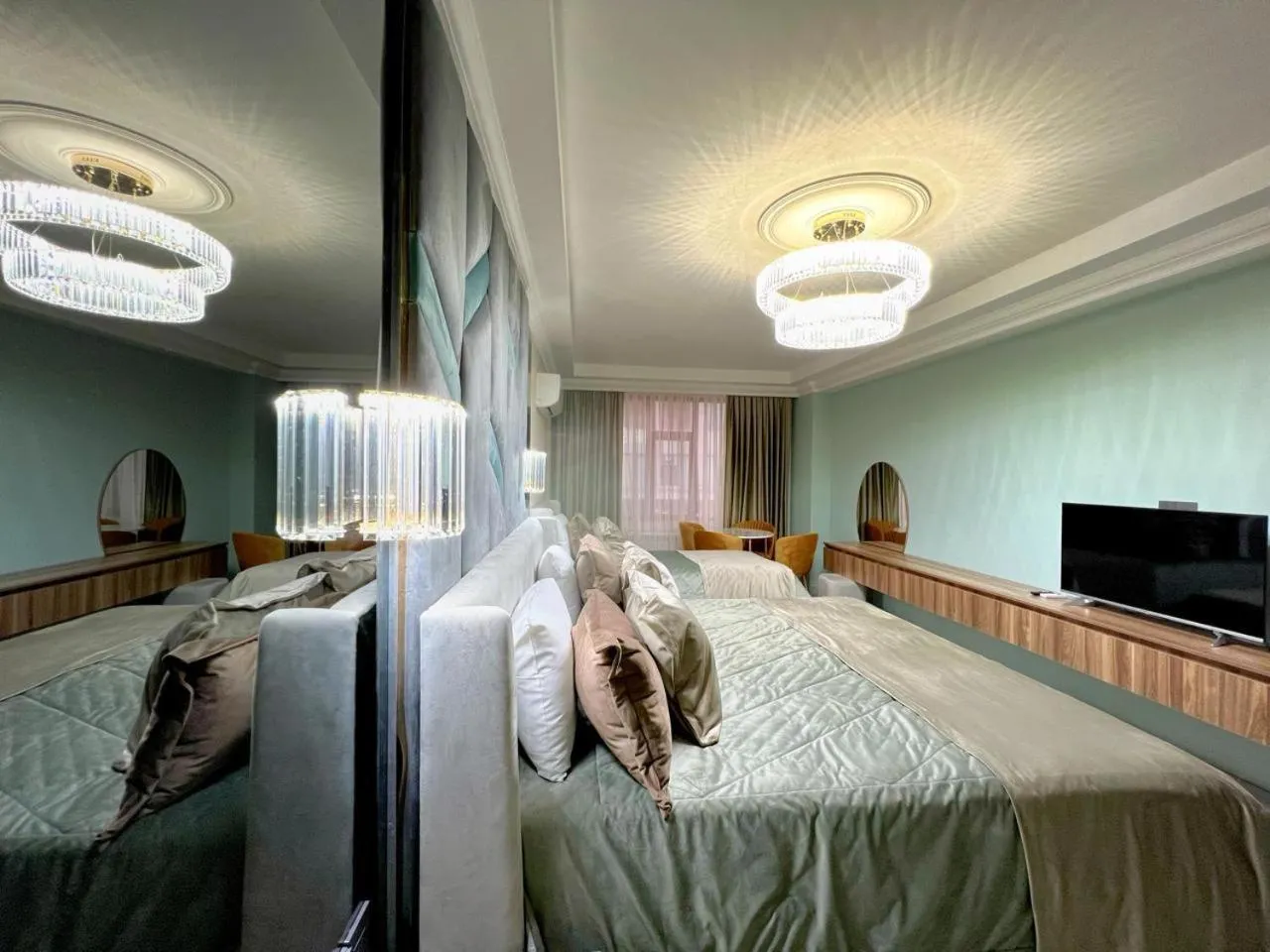 Bedroom, Bed in Alison Boulevard Hotel