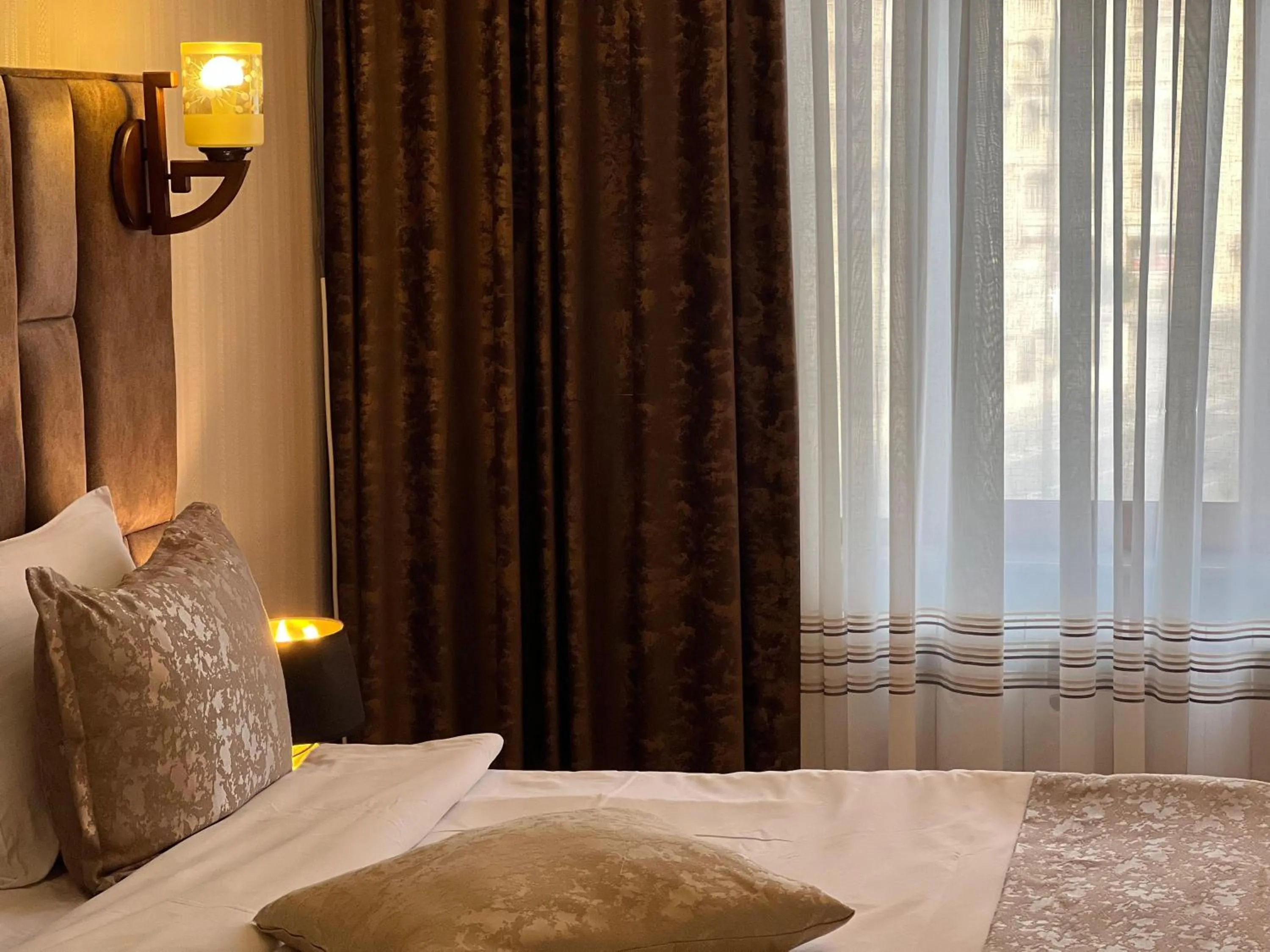 Bed in Alison Boulevard Hotel