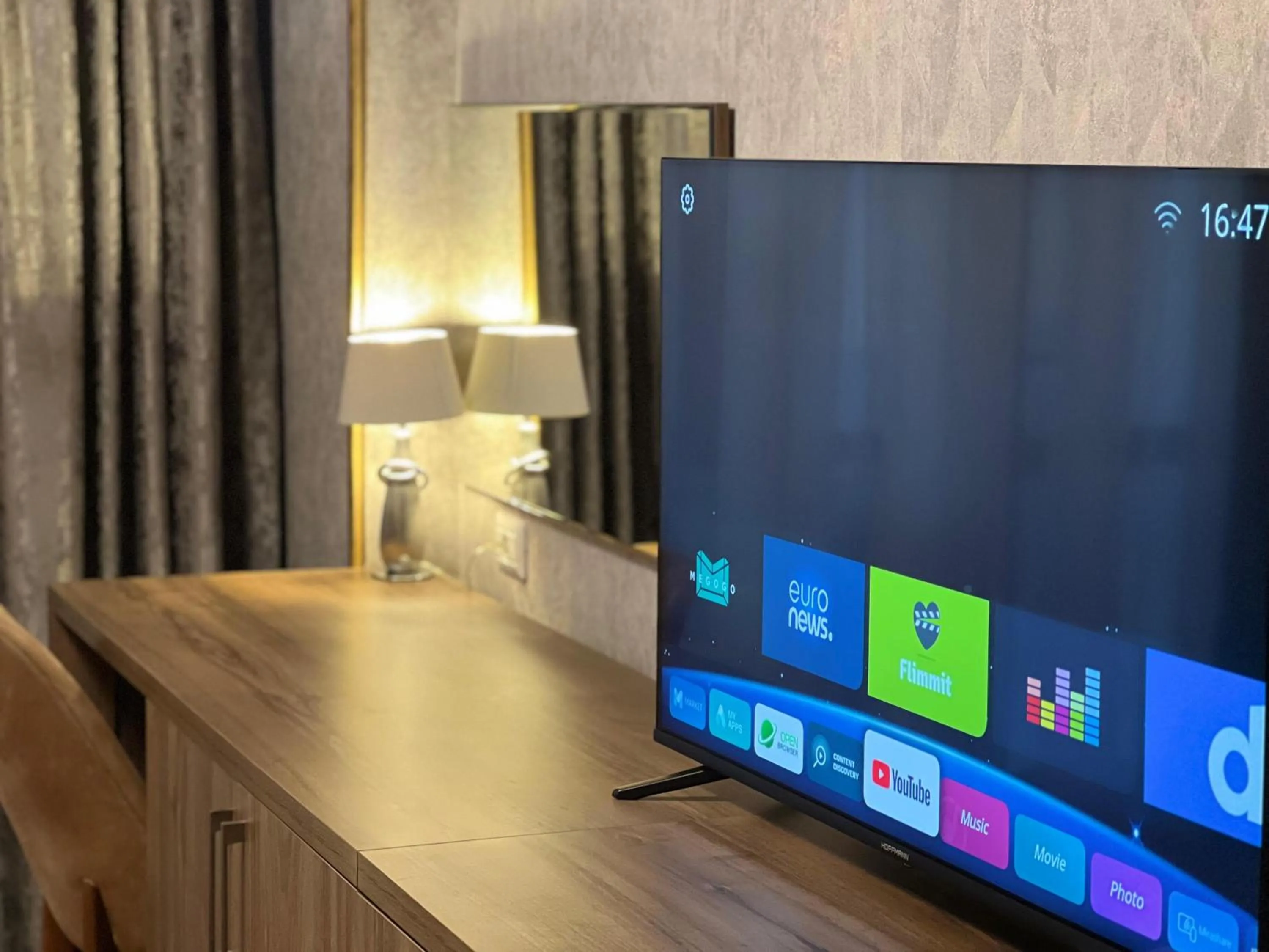TV and multimedia in Alison Boulevard Hotel