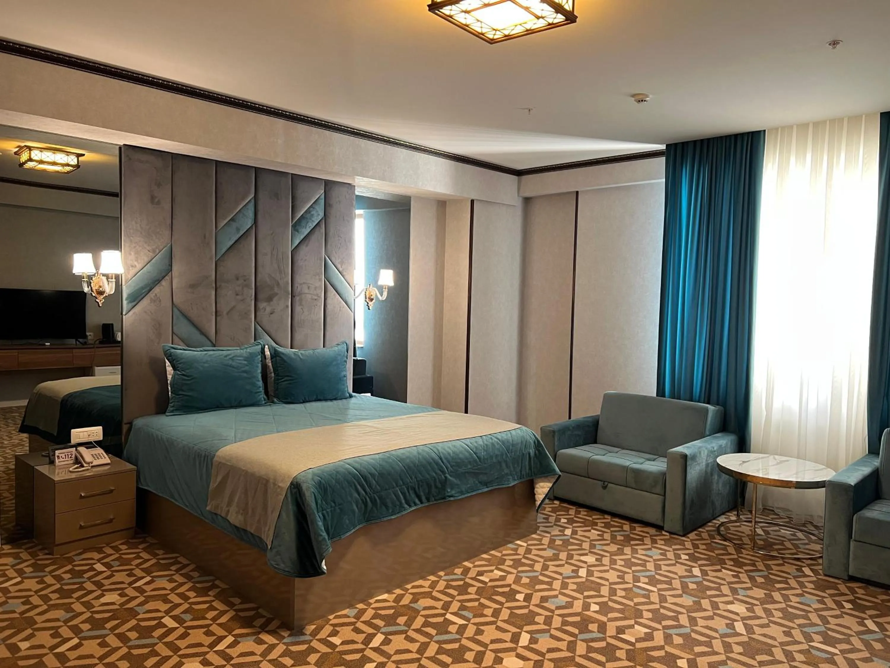 Bedroom, Bed in Alison Boulevard Hotel