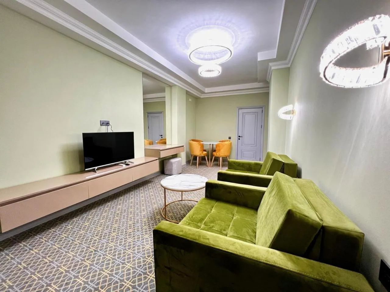 Living room in Alison Boulevard Hotel