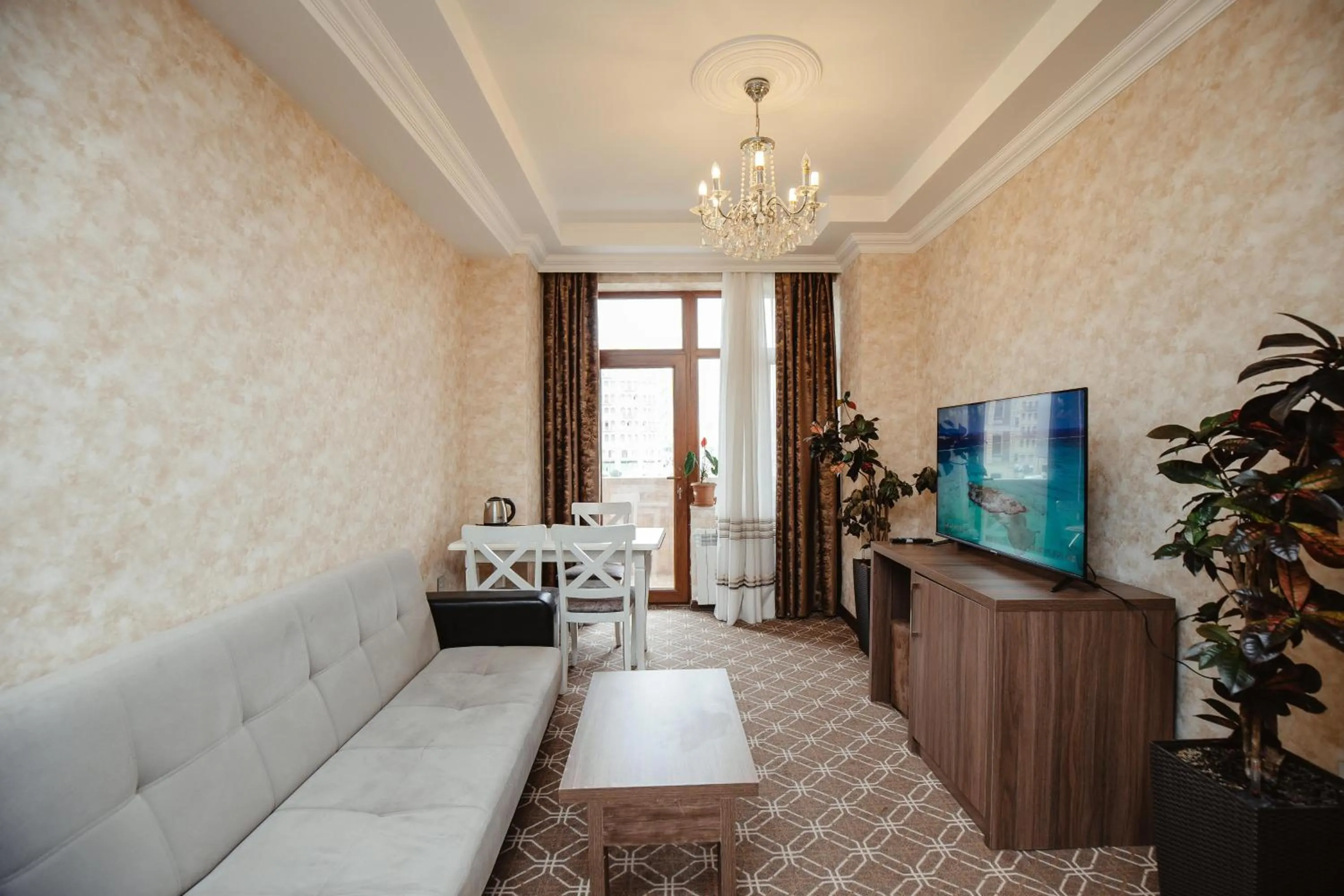 Living room in Alison Boulevard Hotel