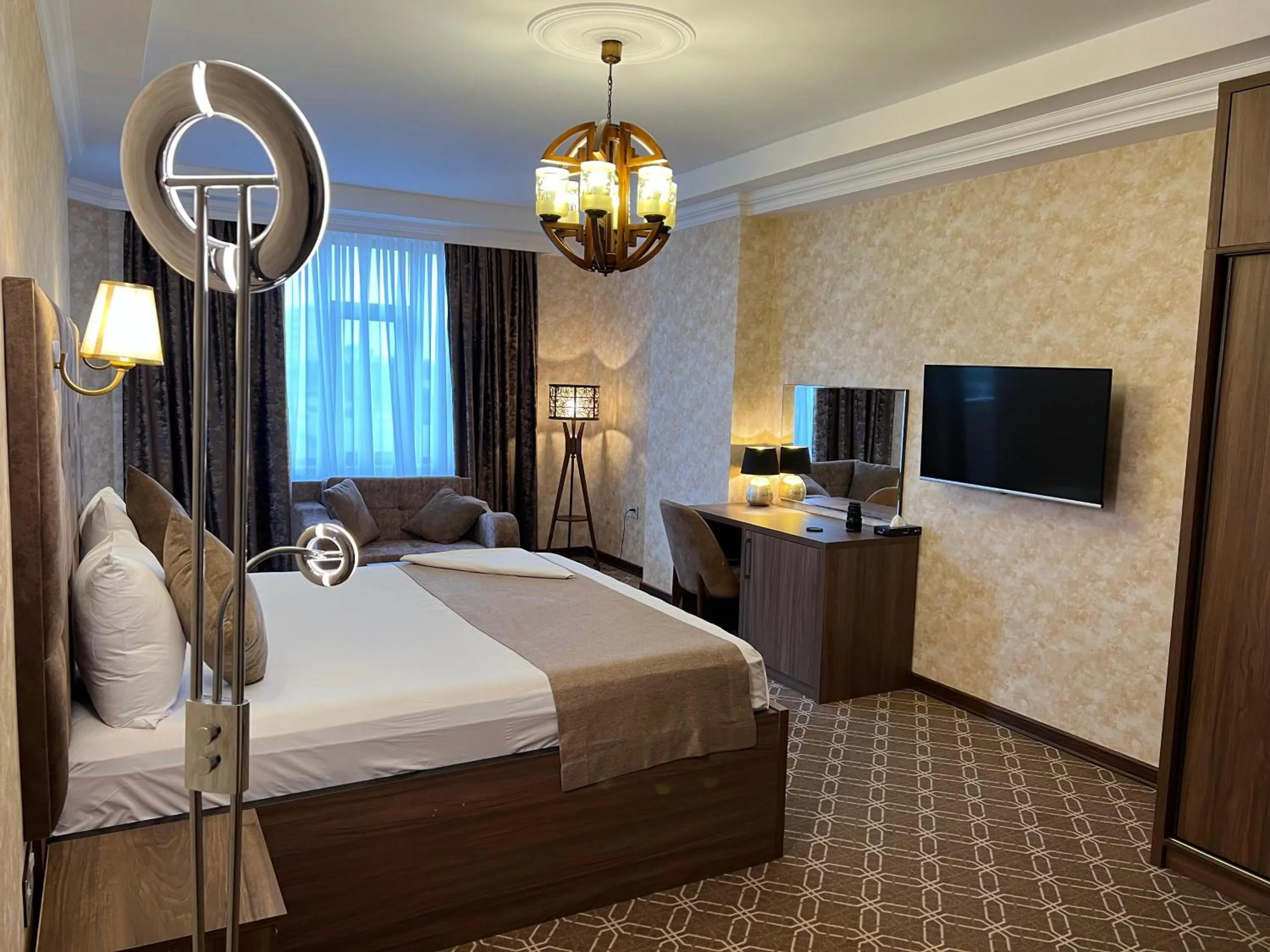 Bedroom, Bed in Alison Boulevard Hotel